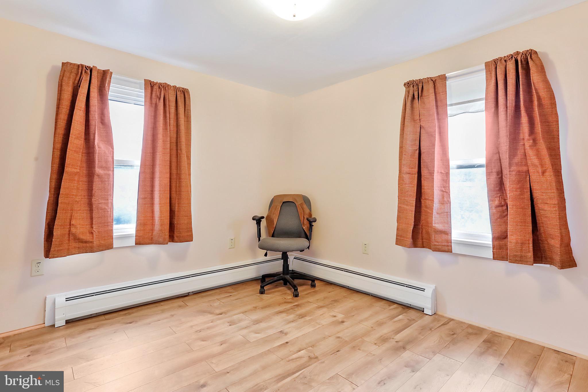 ROYAL VILLAGE - Residential