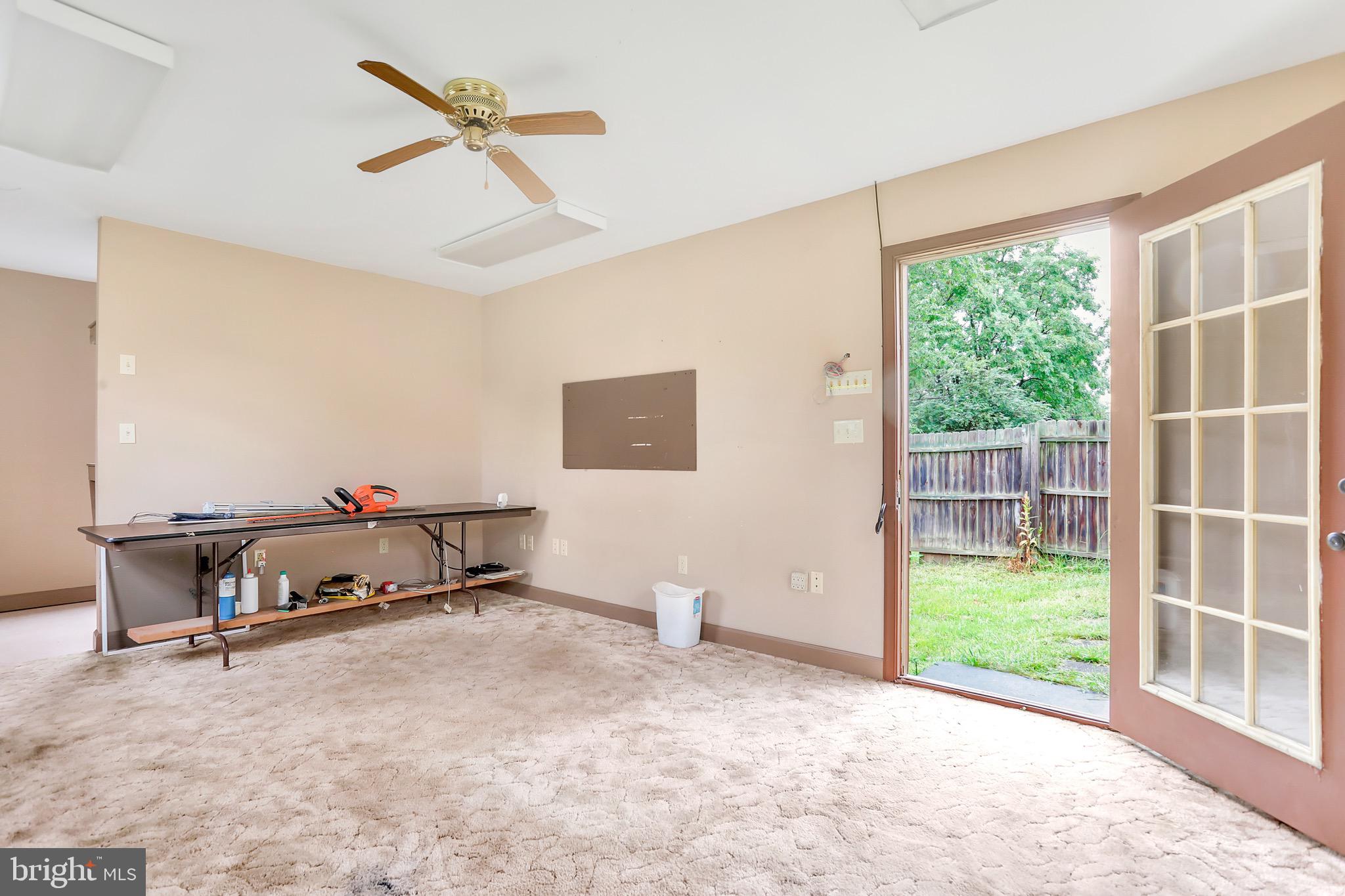 ROYAL VILLAGE - Residential