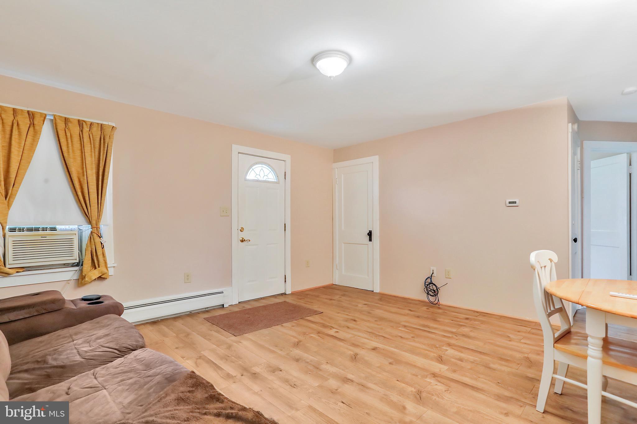 ROYAL VILLAGE - Residential