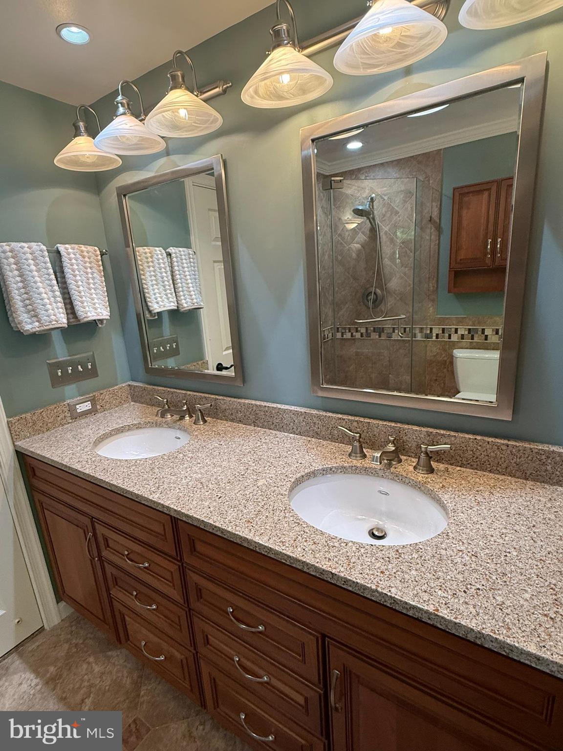 SOUTH RUN OAKS - Residential