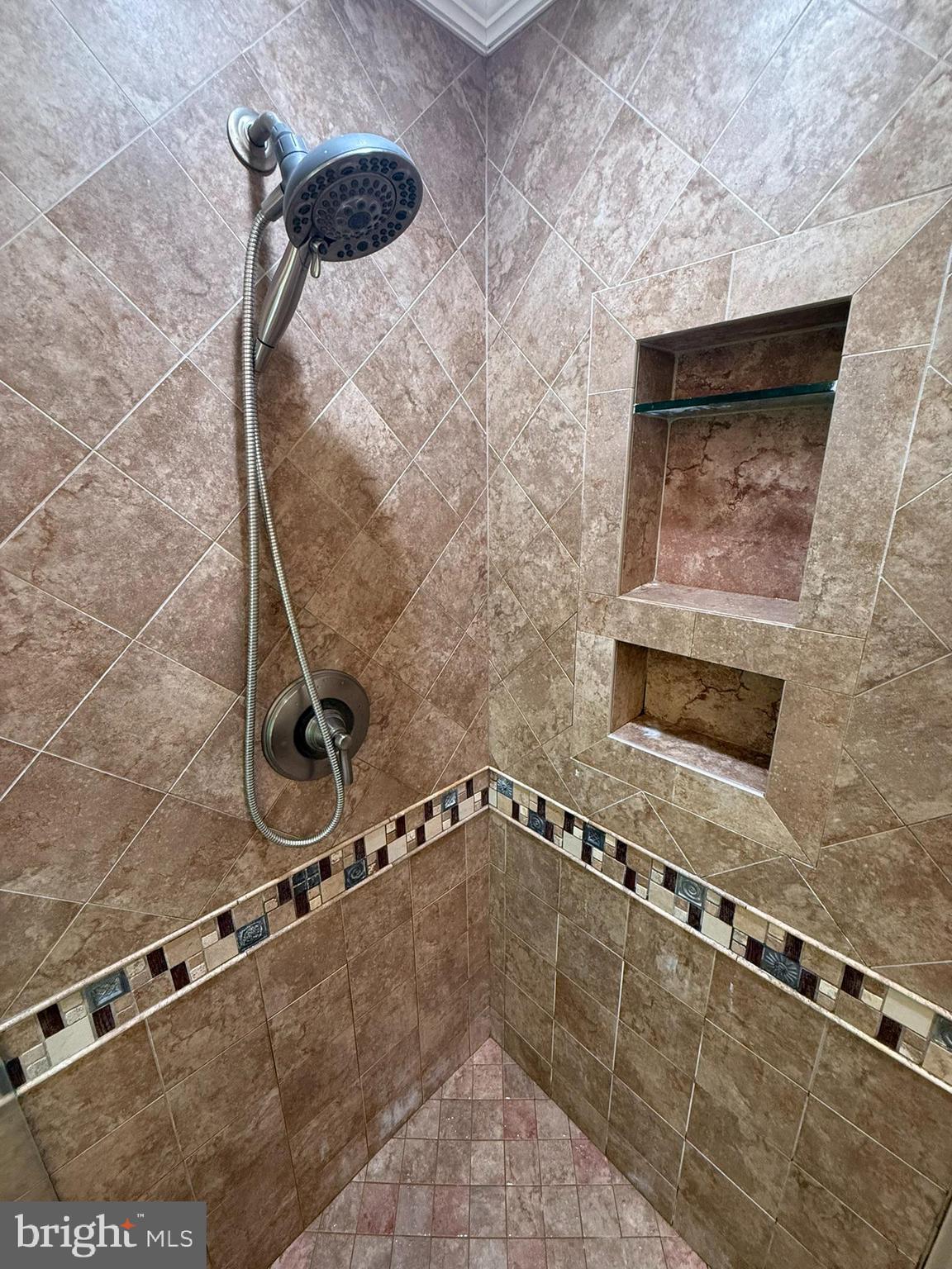 SOUTH RUN OAKS - Residential