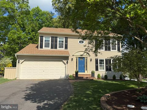 Photo of 9600 Burnt Oak Drive, FAIRFAX STATION, VA 22039 (MLS # VAFX2305098)