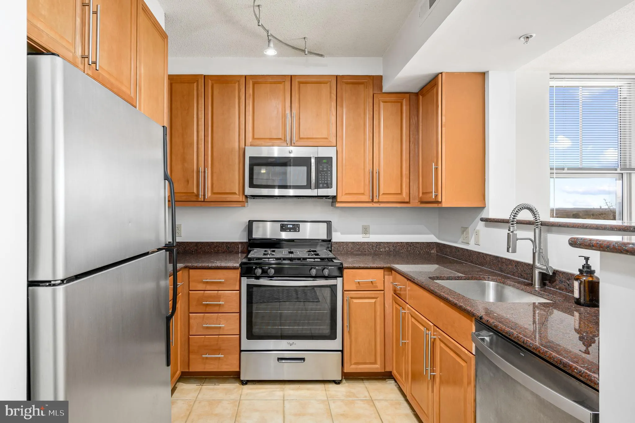 Reston, Virginia 20191, United States, 2 Bedrooms Bedrooms, ,2 BathroomsBathrooms,Residential,Pending,12091