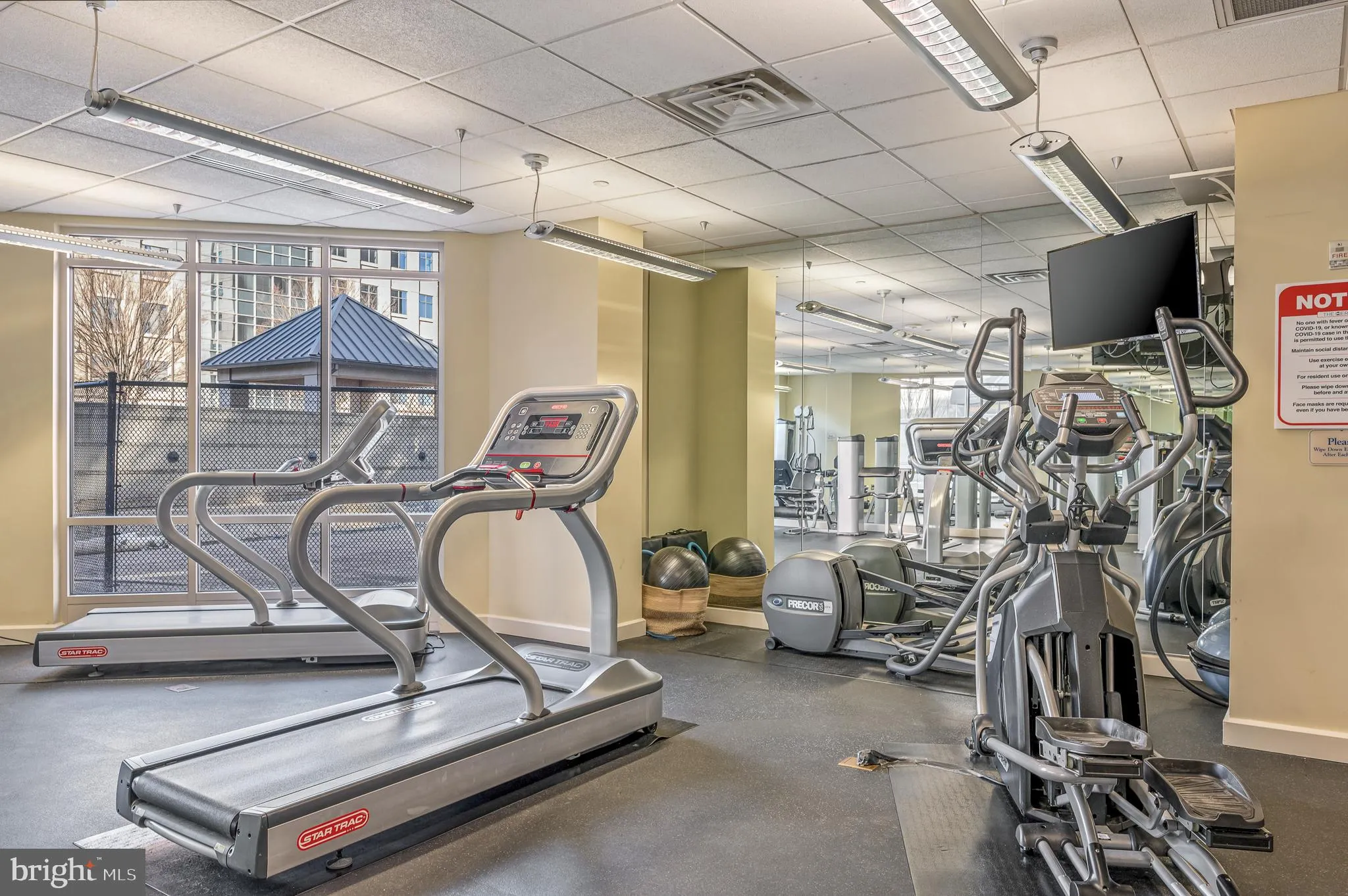 Reston, Virginia 20191, United States, 2 Bedrooms Bedrooms, ,2 BathroomsBathrooms,Residential,Pending,12091