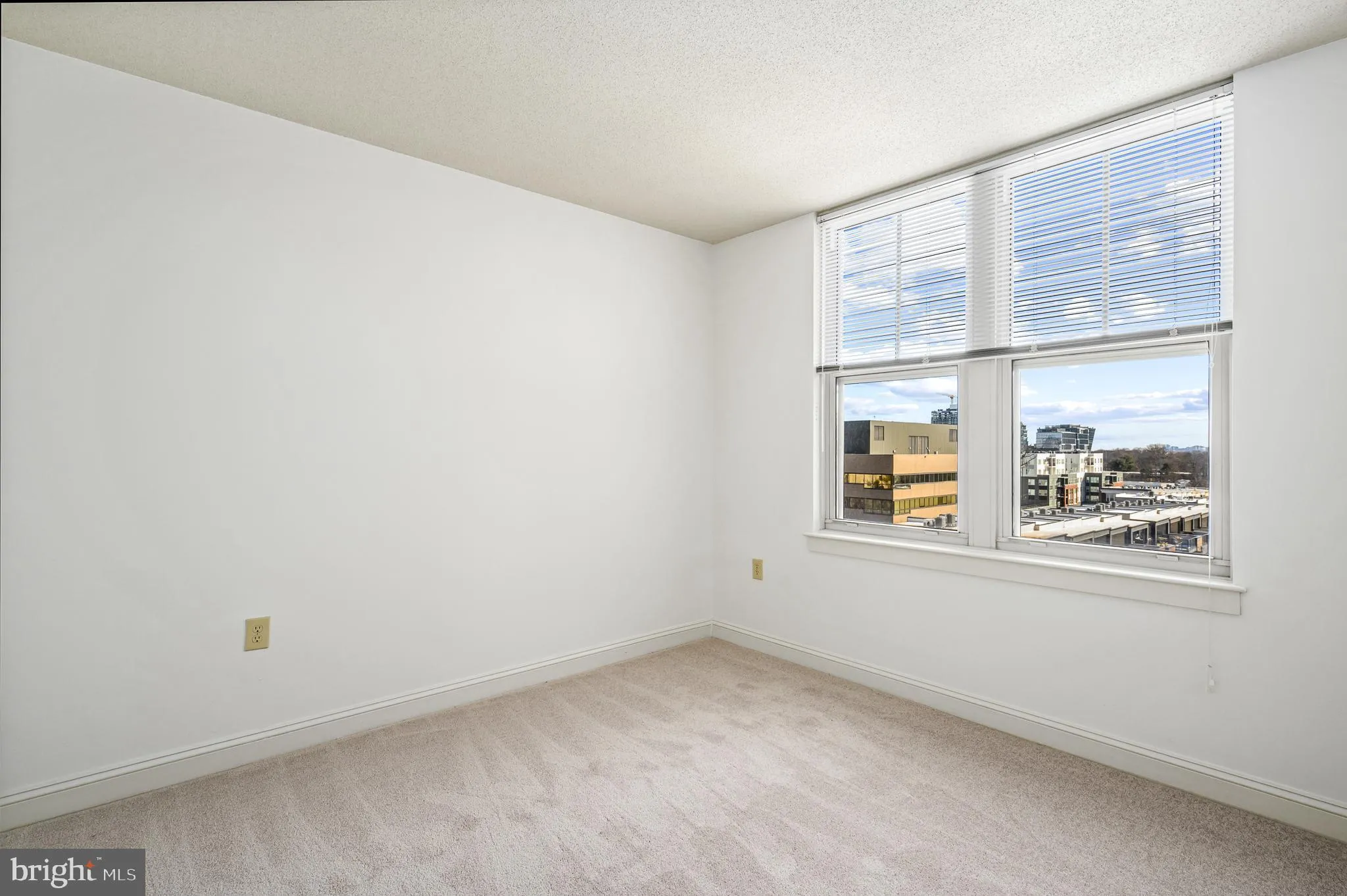 Reston, Virginia 20191, United States, 2 Bedrooms Bedrooms, ,2 BathroomsBathrooms,Residential,Pending,12091