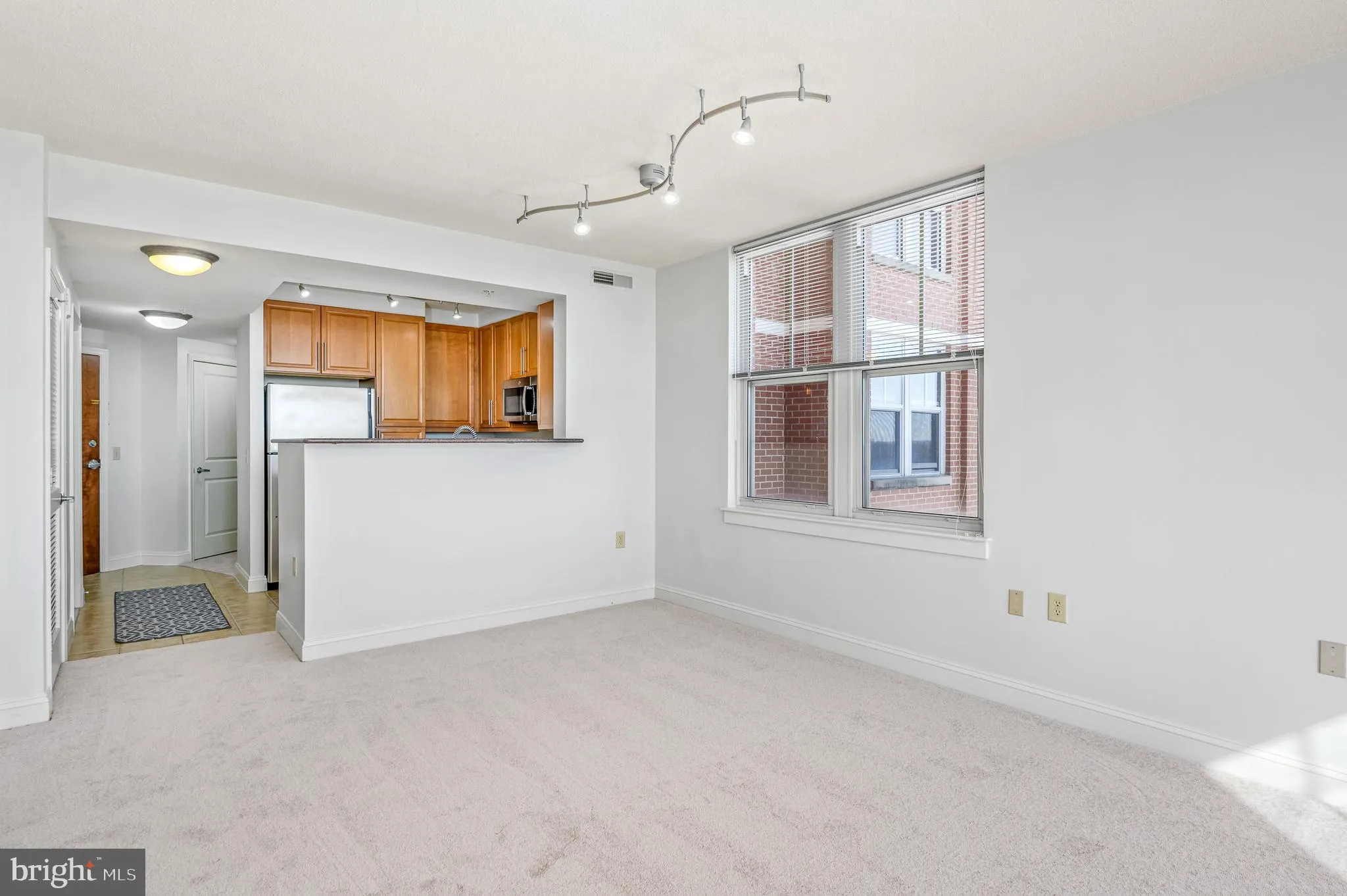 Reston, Virginia 20191, United States, 2 Bedrooms Bedrooms, ,2 BathroomsBathrooms,Residential,Pending,12091