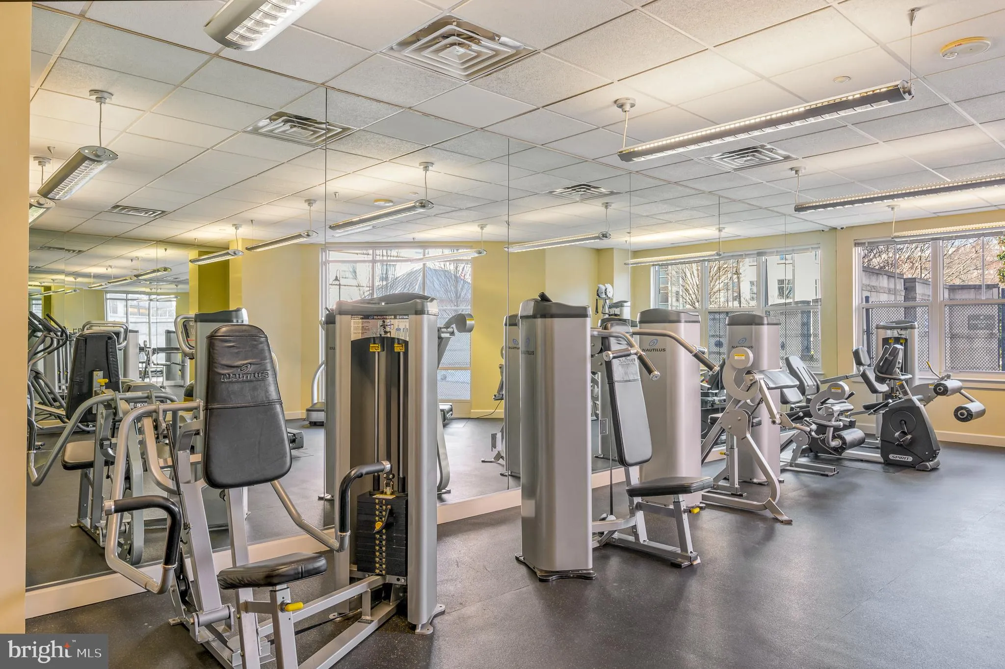 Reston, Virginia 20191, United States, 2 Bedrooms Bedrooms, ,2 BathroomsBathrooms,Residential,Pending,12091