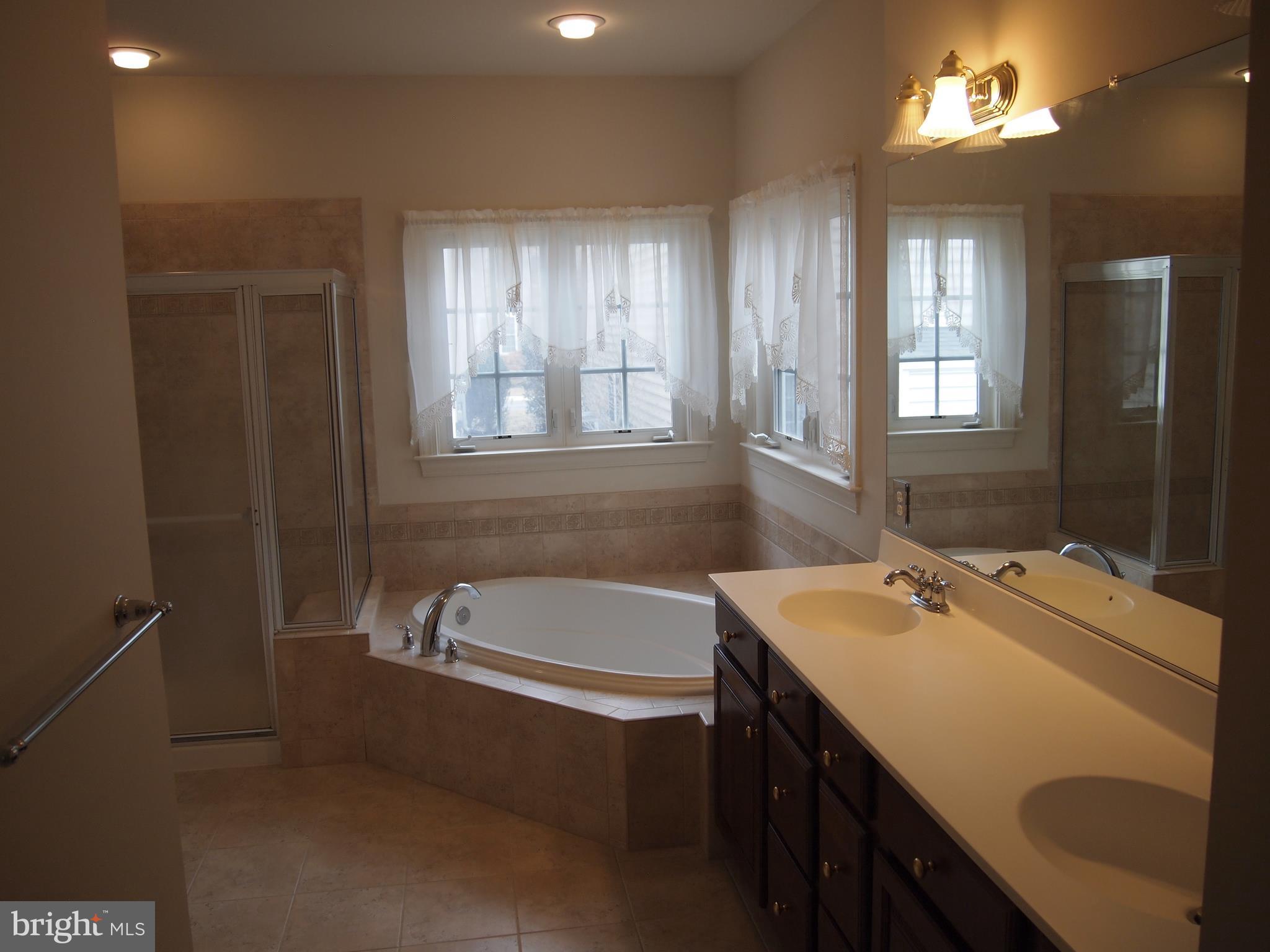 LEISURE WORLD - Residential