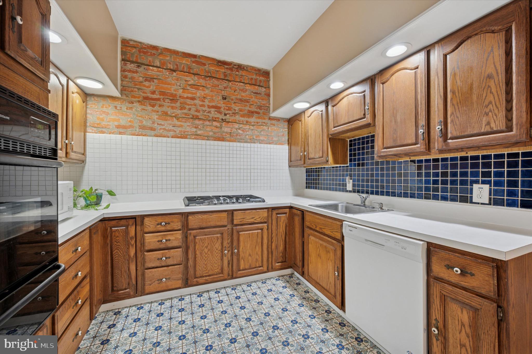 JENKINTOWN - Residential