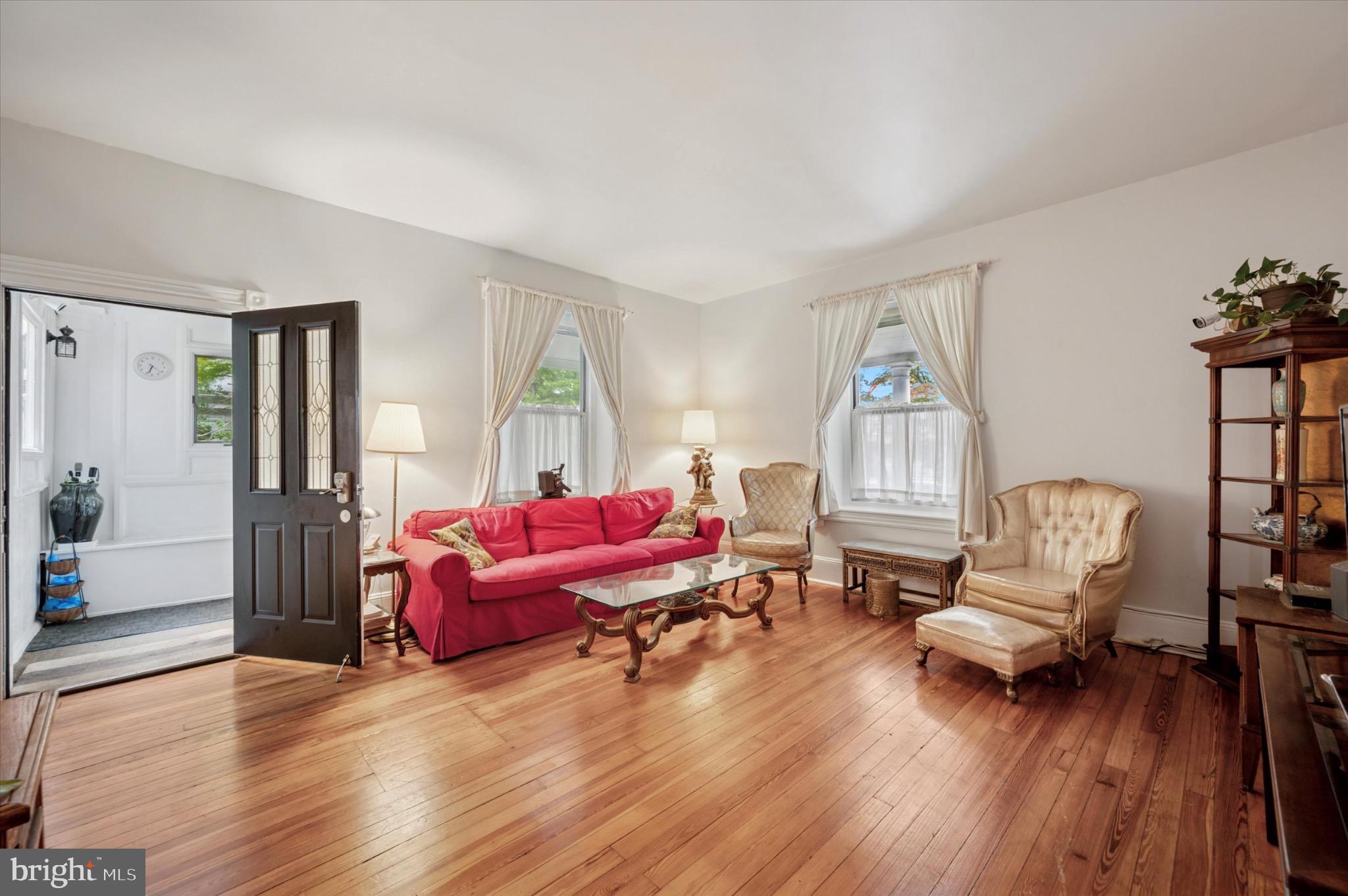 608 WASHINGTON LANE