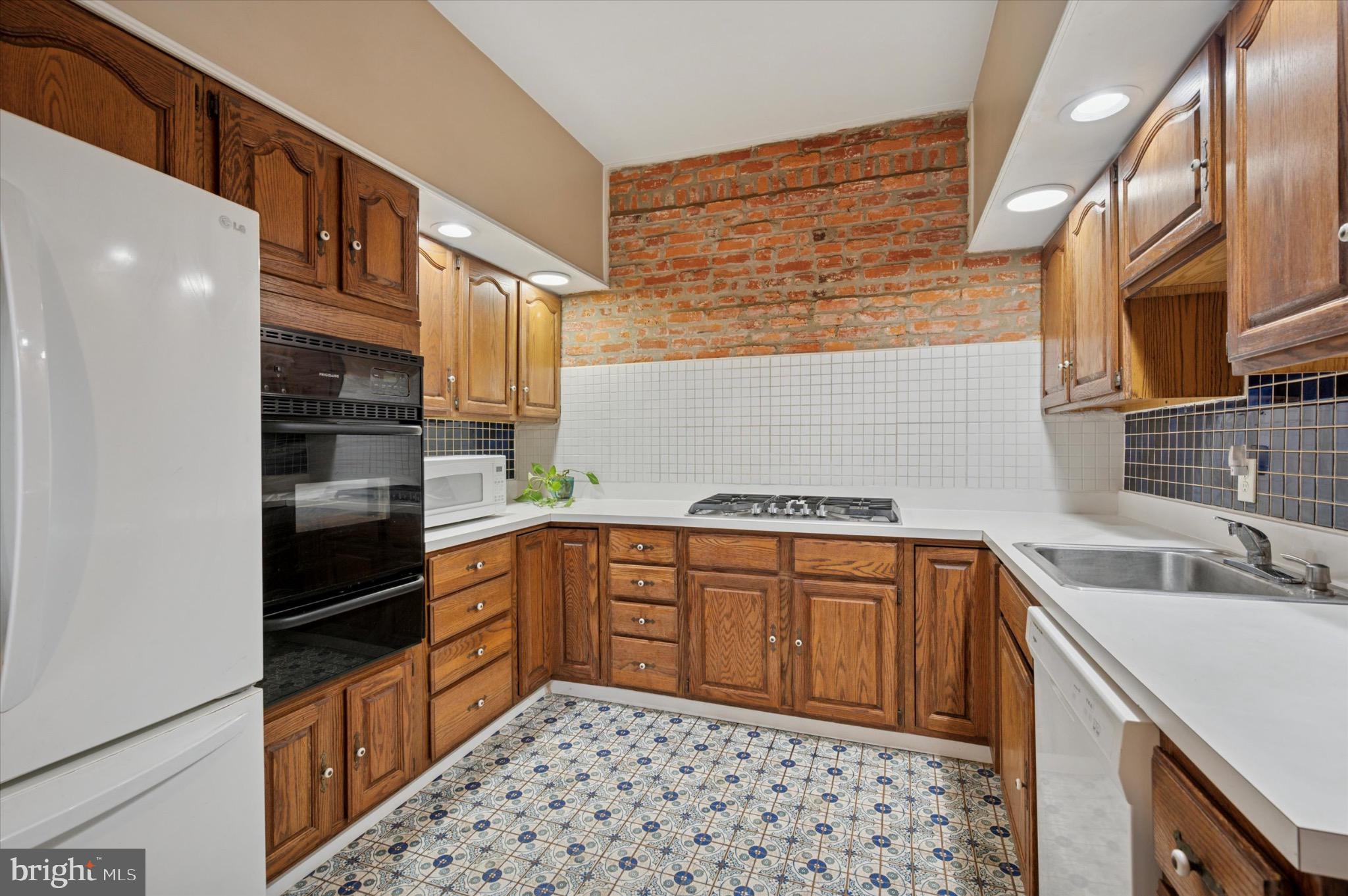 JENKINTOWN - Residential