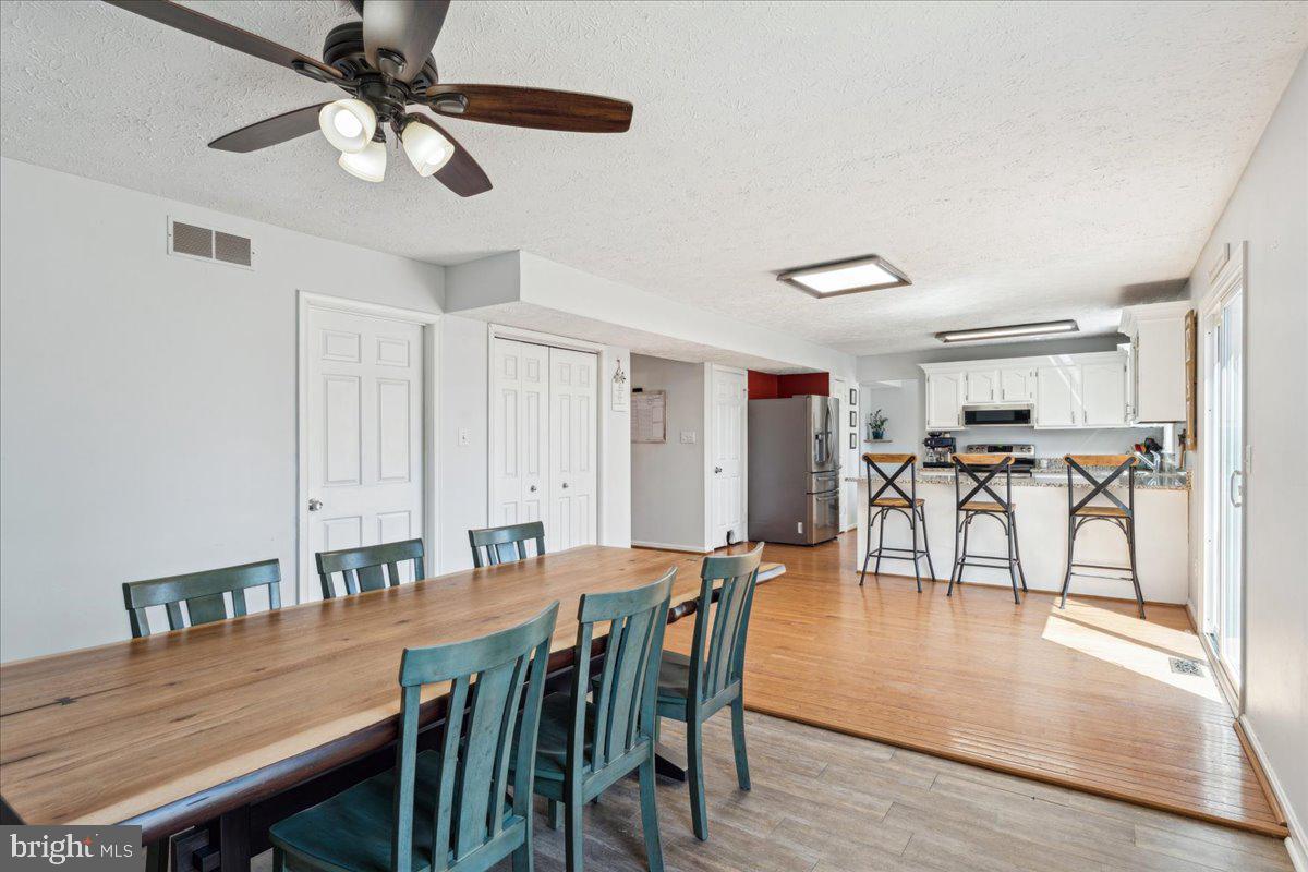 OAK HOLLOW - Residential