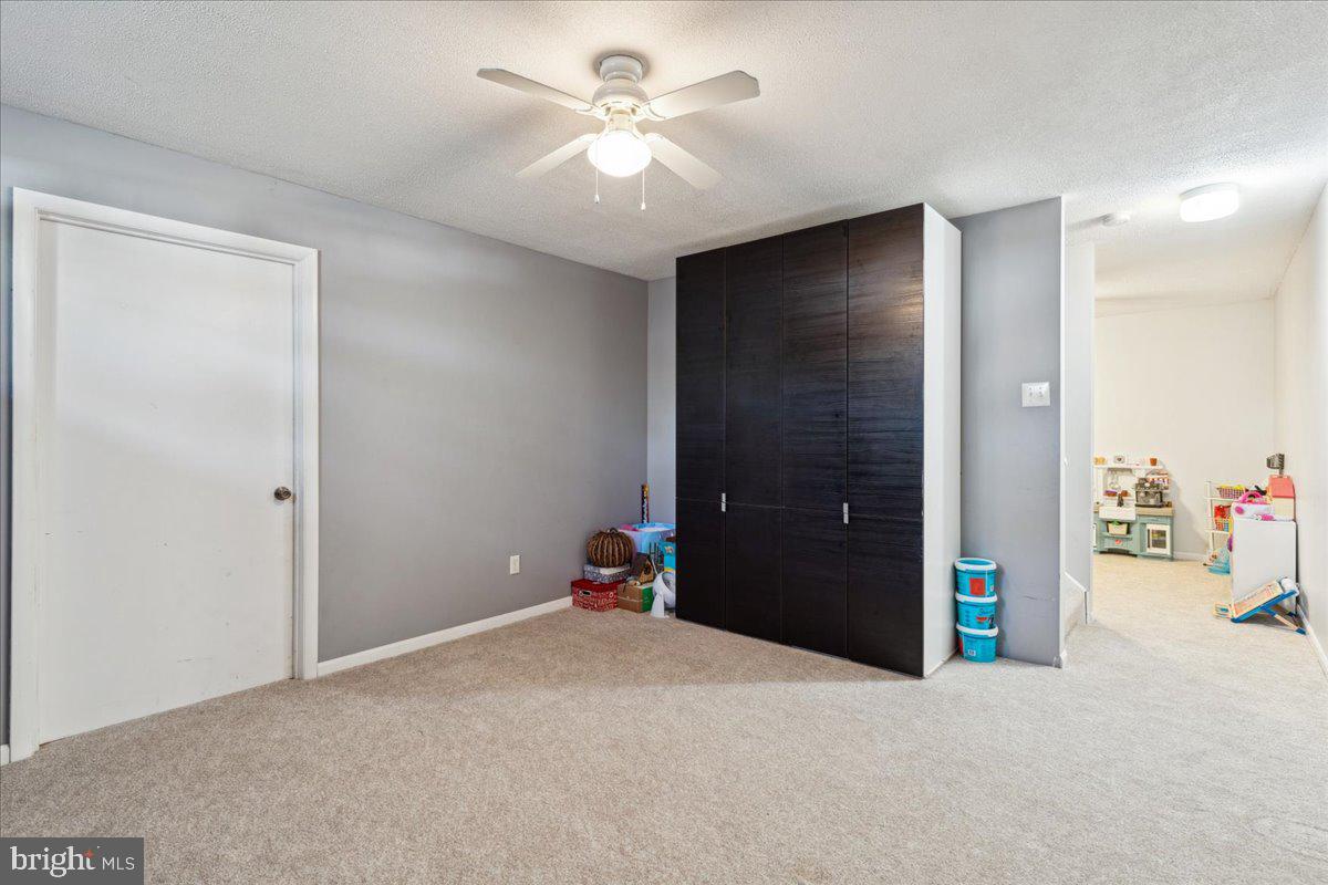 OAK HOLLOW - Residential