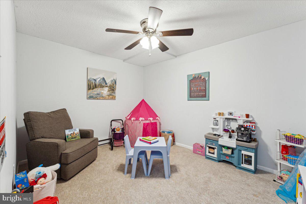 OAK HOLLOW - Residential