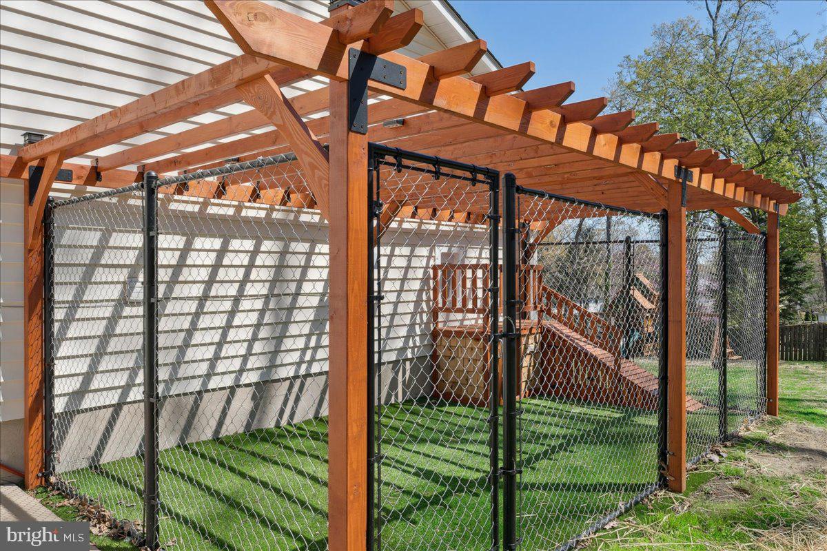 OAK HOLLOW - Residential