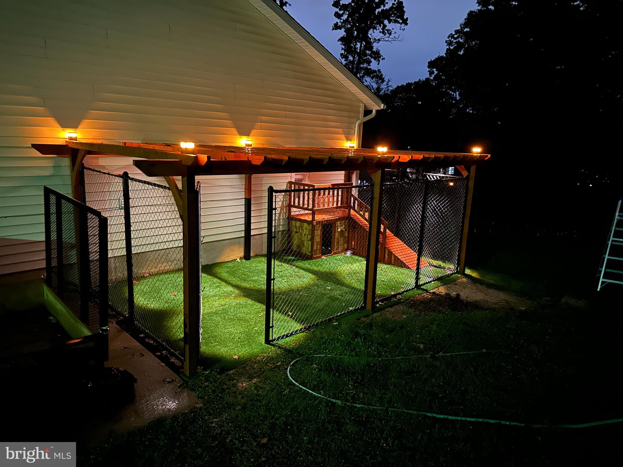 OAK HOLLOW - Residential