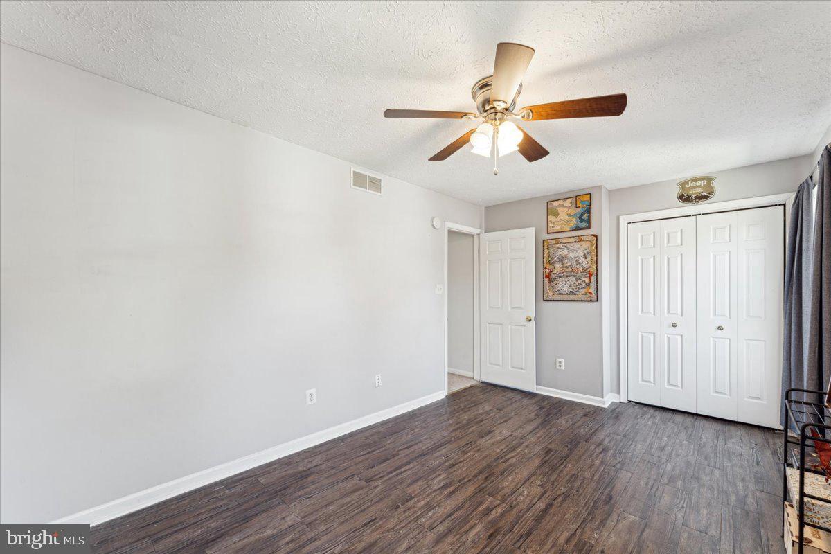 OAK HOLLOW - Residential