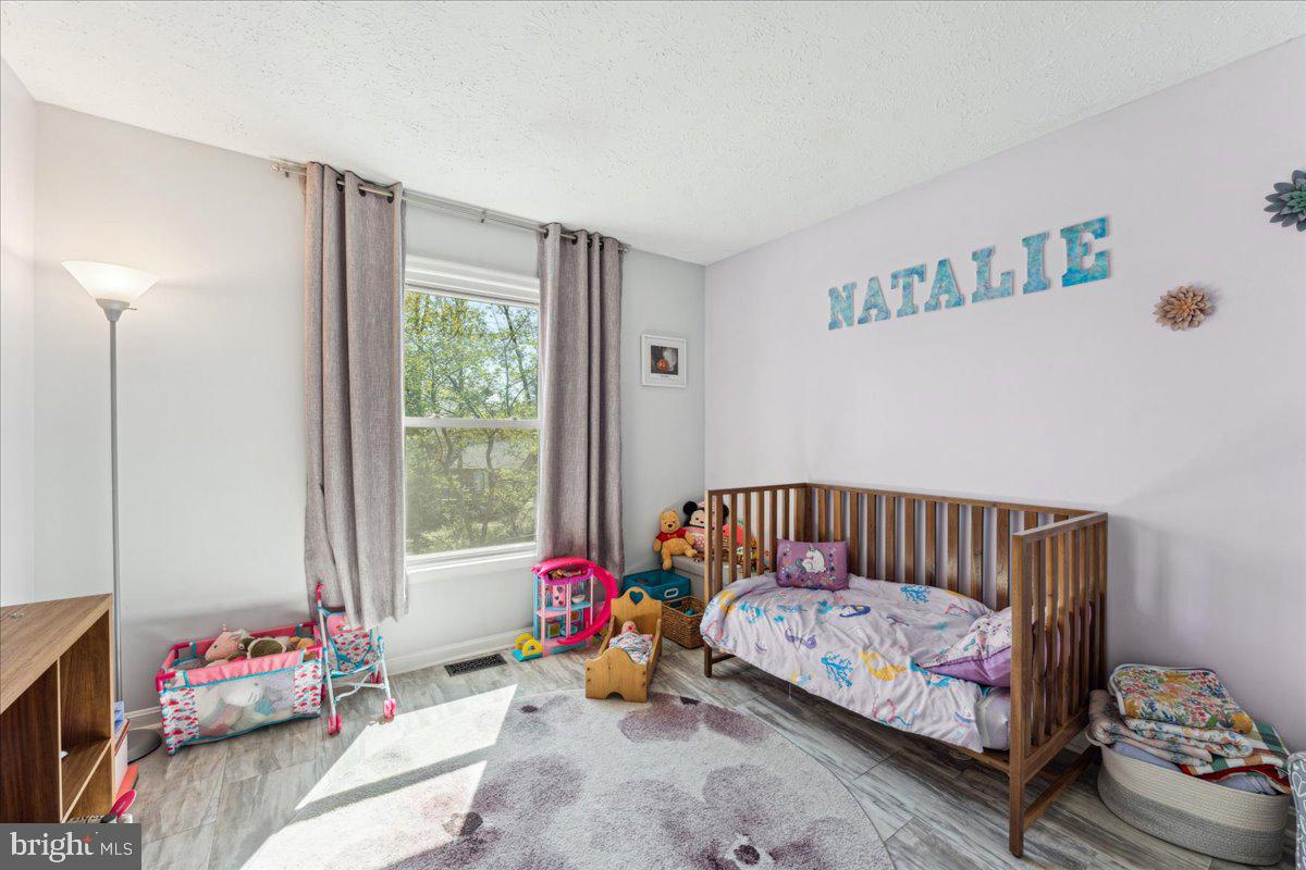 OAK HOLLOW - Residential