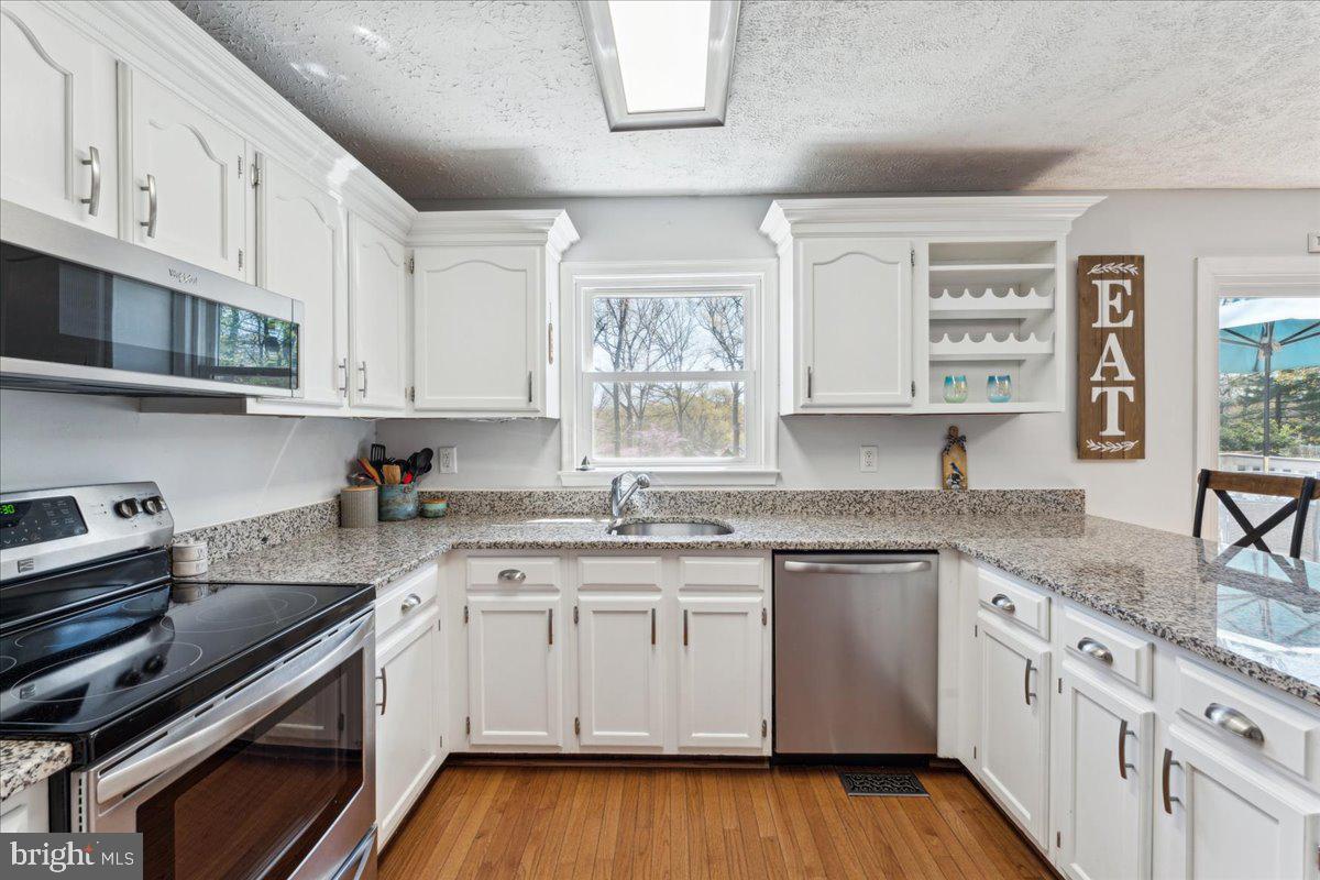 OAK HOLLOW - Residential