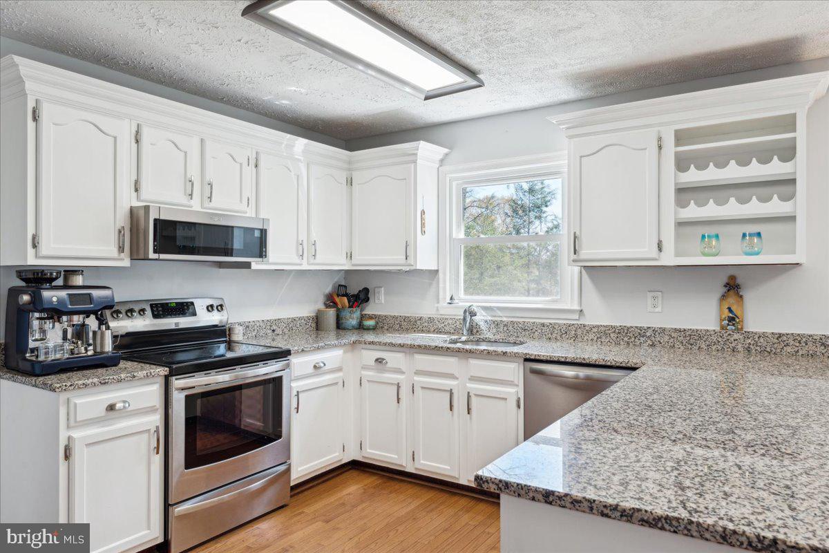 OAK HOLLOW - Residential