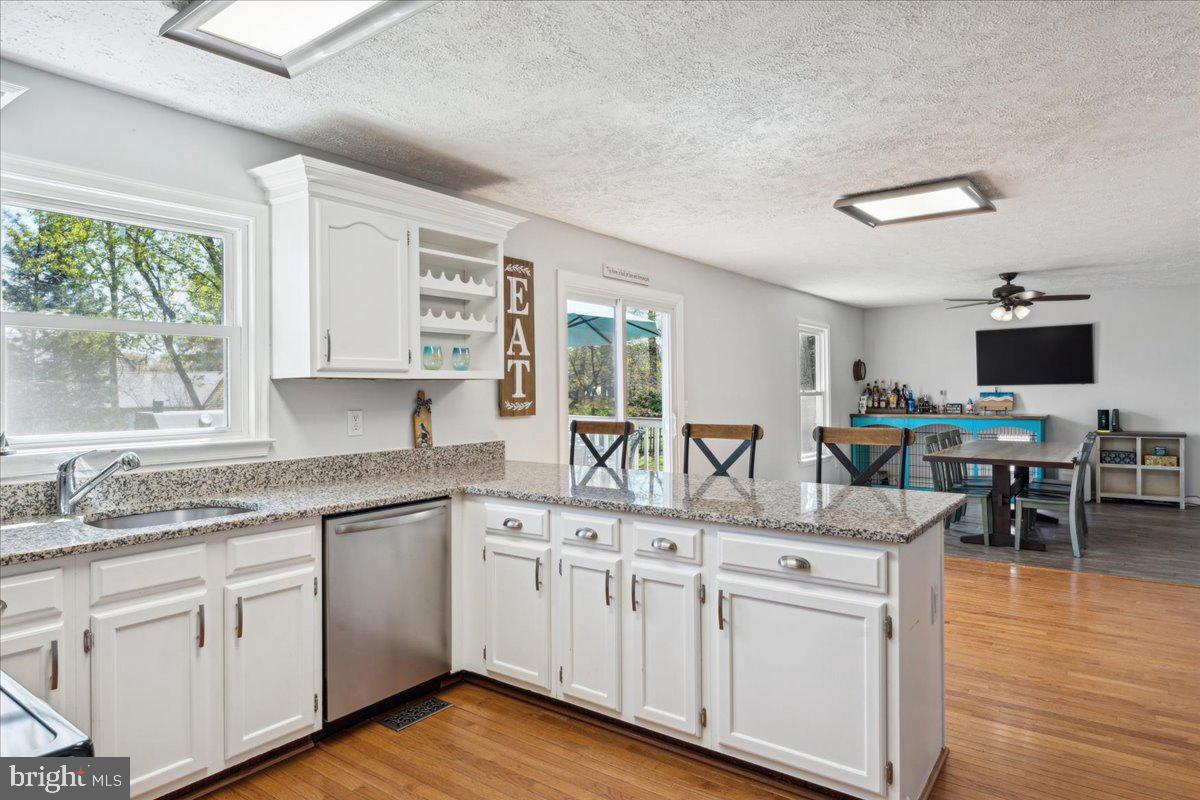 OAK HOLLOW - Residential