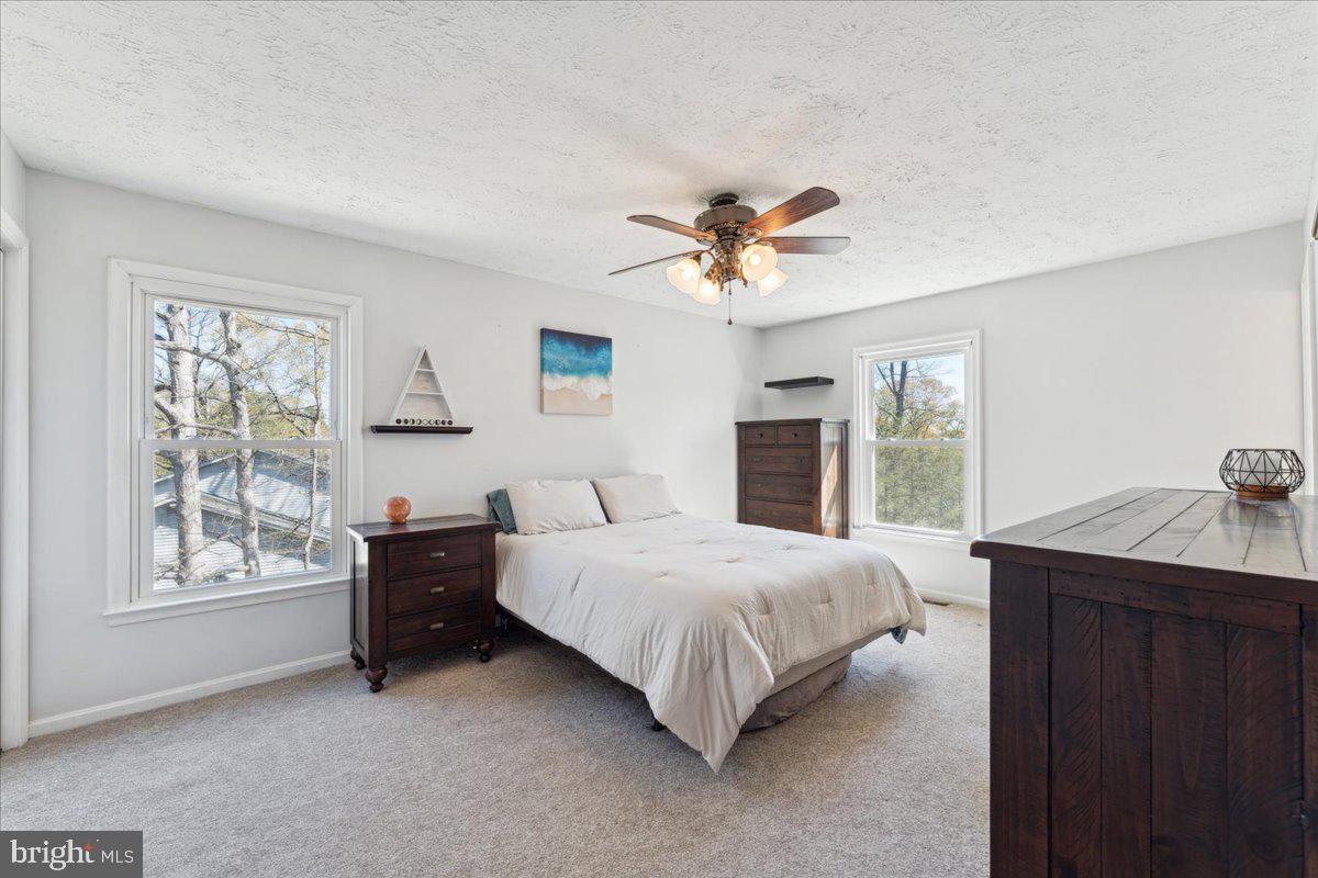 OAK HOLLOW - Residential