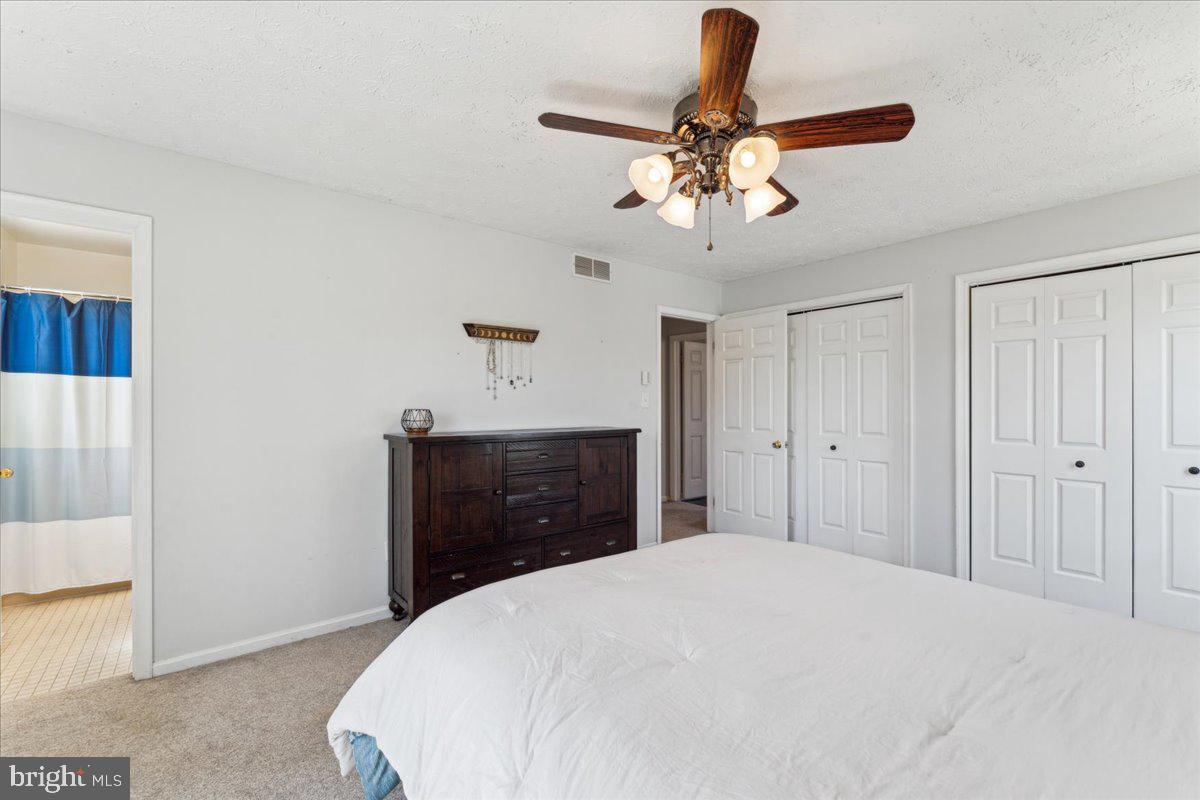 OAK HOLLOW - Residential