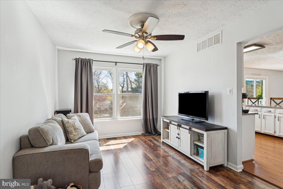 OAK HOLLOW - Residential