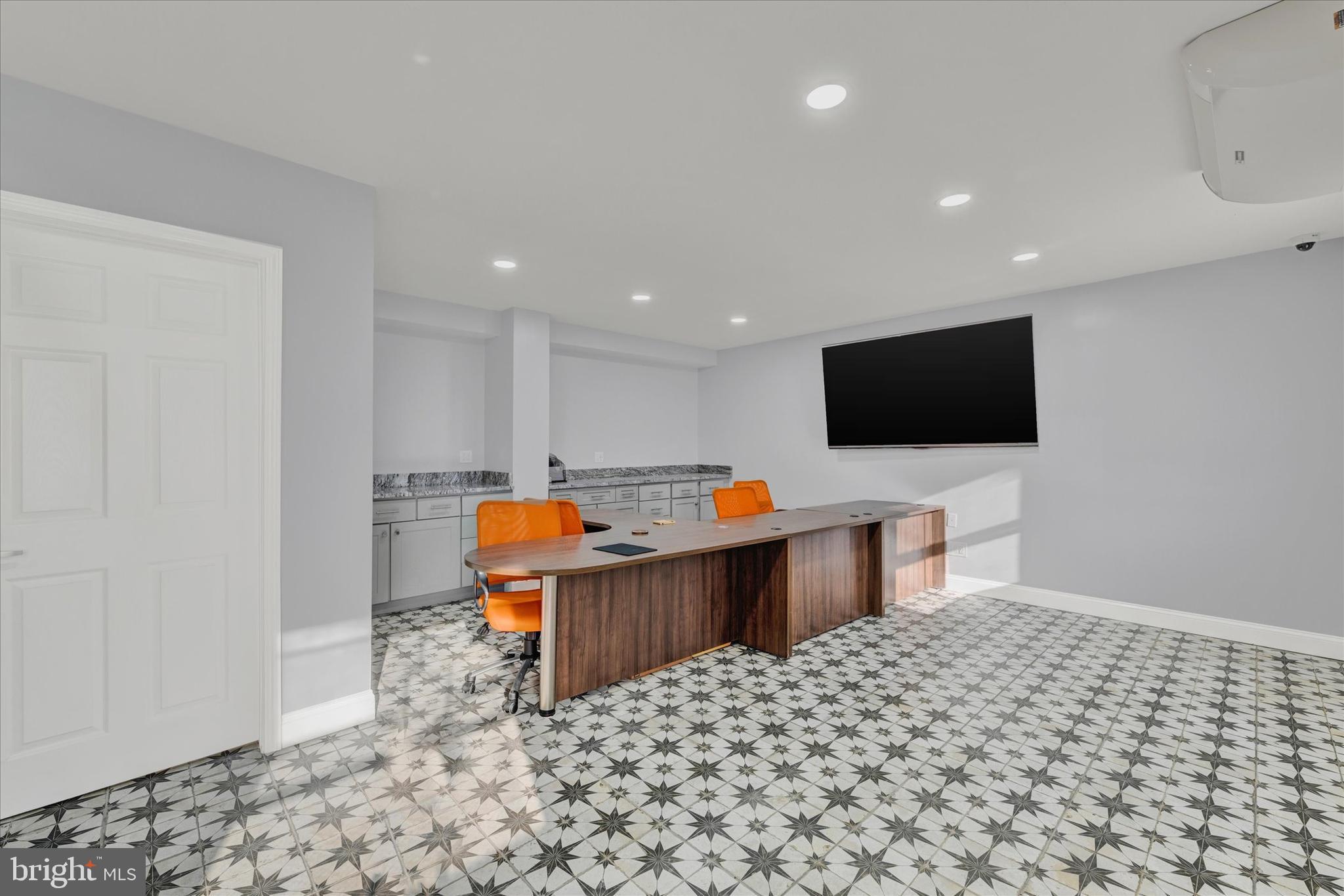 2400 ANNAPOLIS ROAD