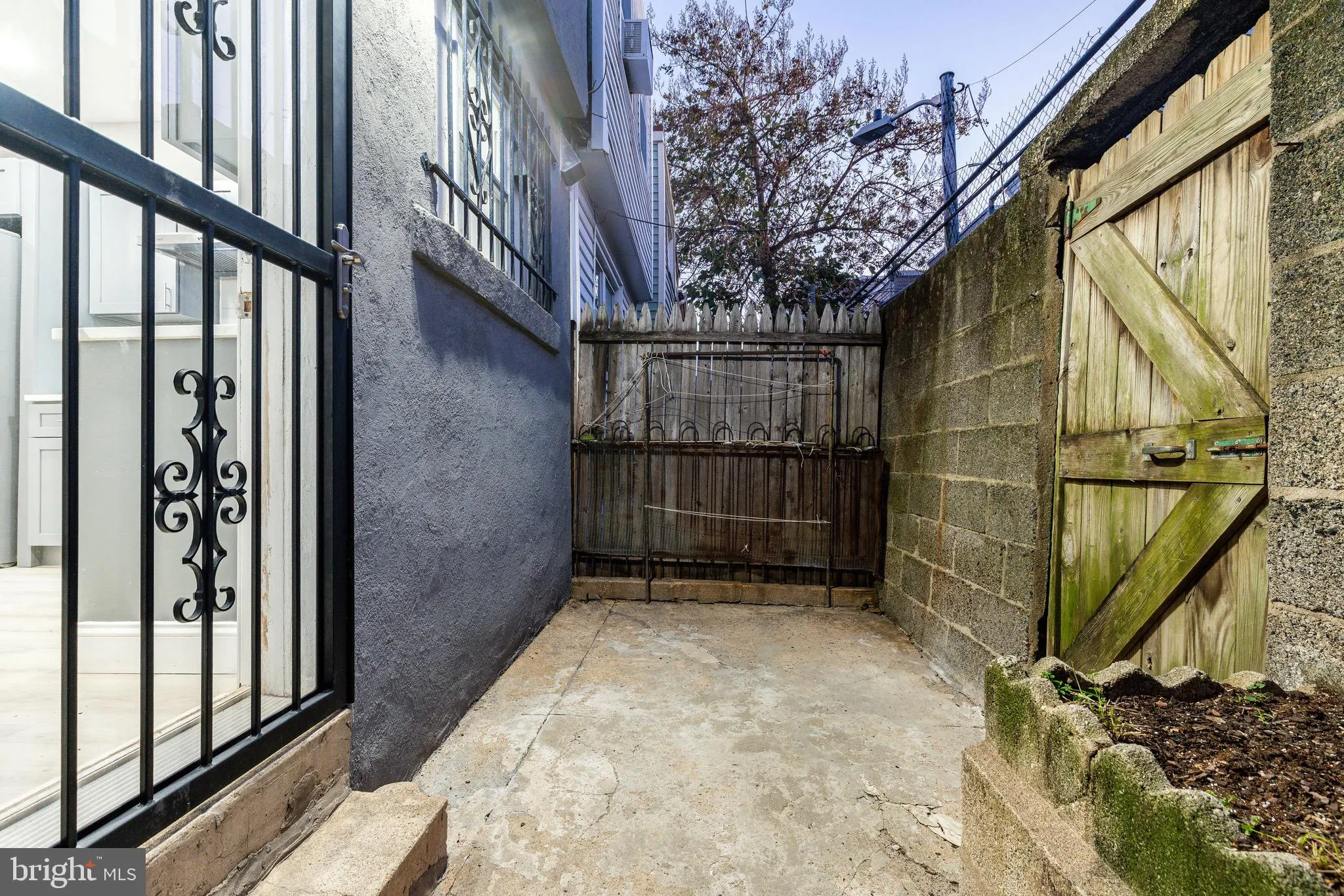 Philadelphia, Pennsylvania 19145, United States, 3 Bedrooms Bedrooms, ,2 BathroomsBathrooms,Residential,Active,240301