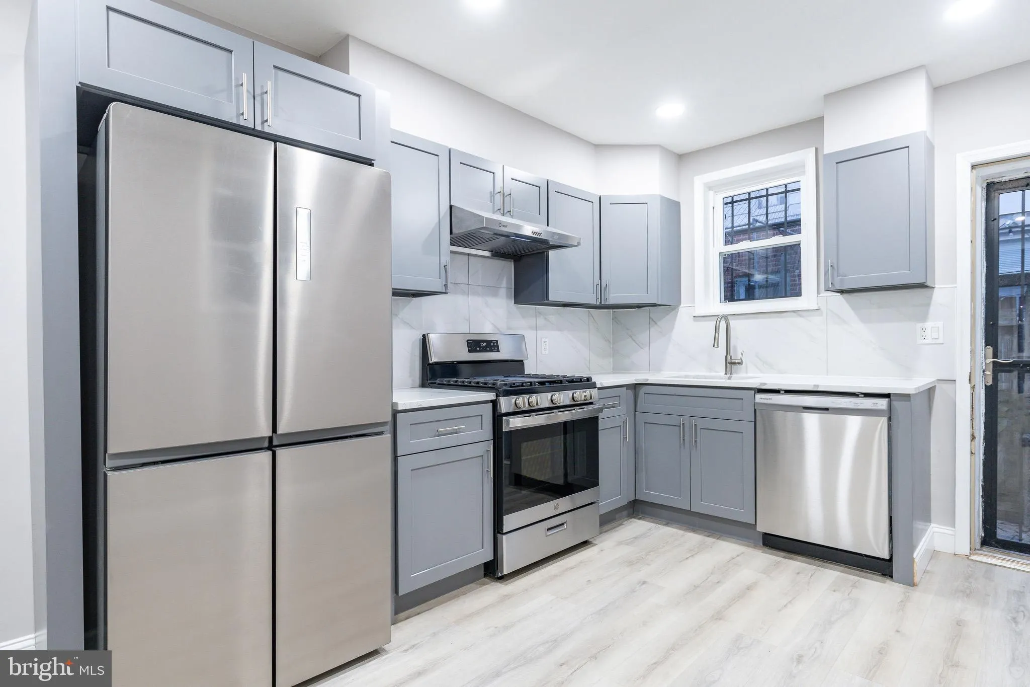 Philadelphia, Pennsylvania 19145, United States, 3 Bedrooms Bedrooms, ,2 BathroomsBathrooms,Residential,Active,240301