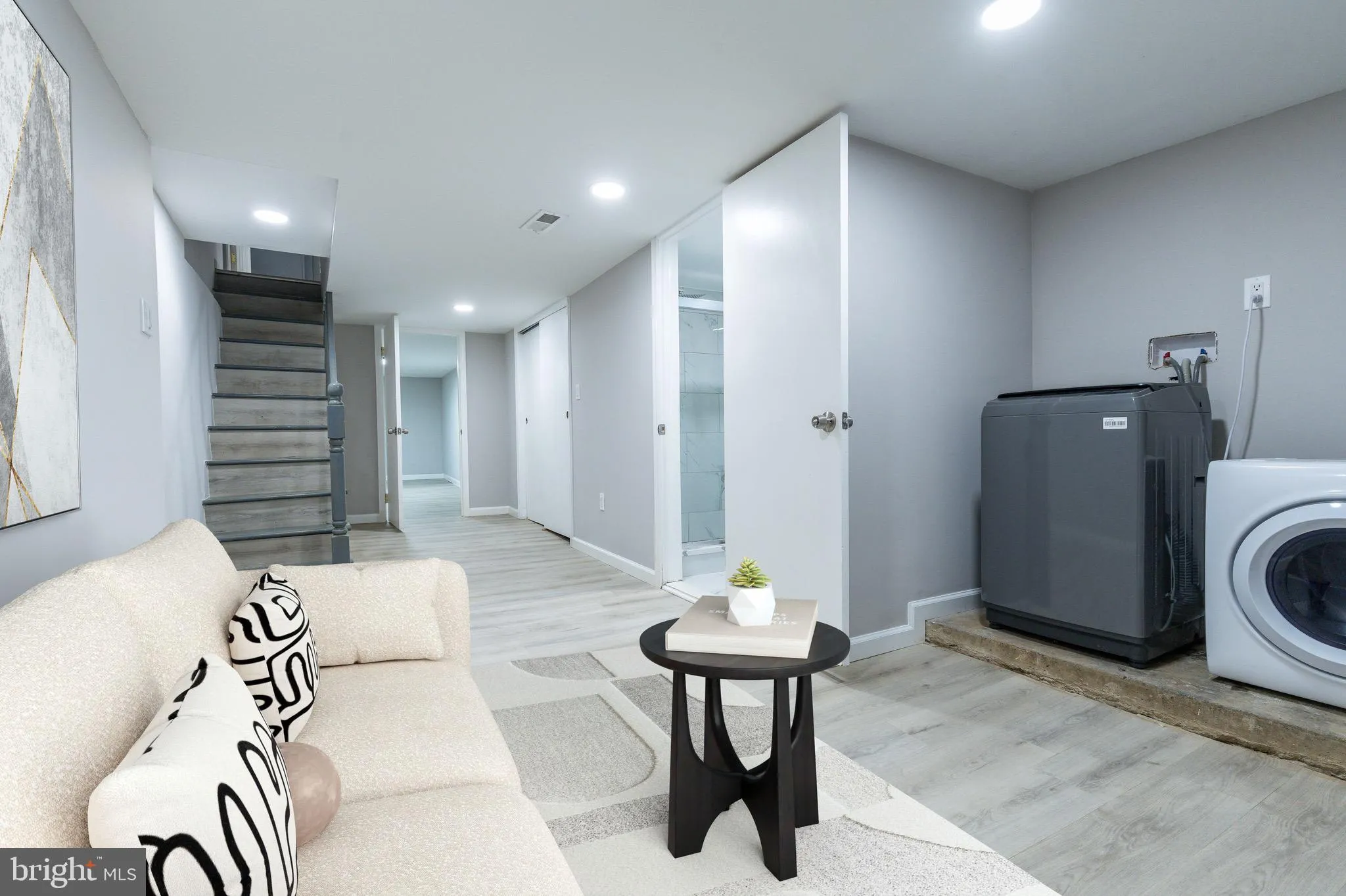 Philadelphia, Pennsylvania 19145, United States, 3 Bedrooms Bedrooms, ,2 BathroomsBathrooms,Residential,Active,240301