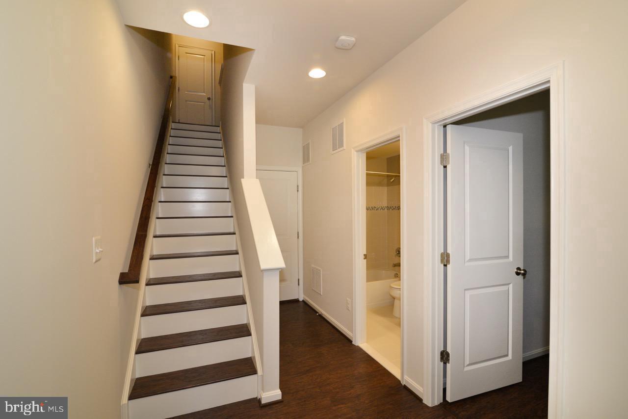 BRAMBLETON TOWN CENTER - Residential Lease