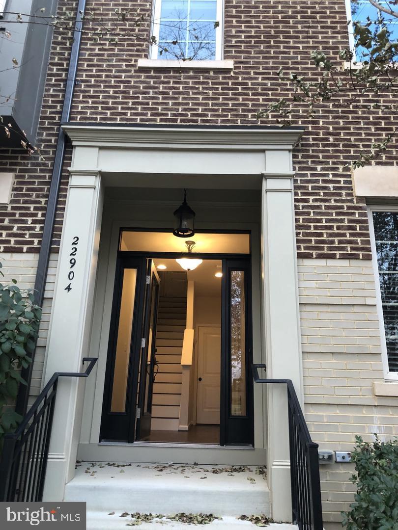 BRAMBLETON TOWN CENTER - Residential Lease