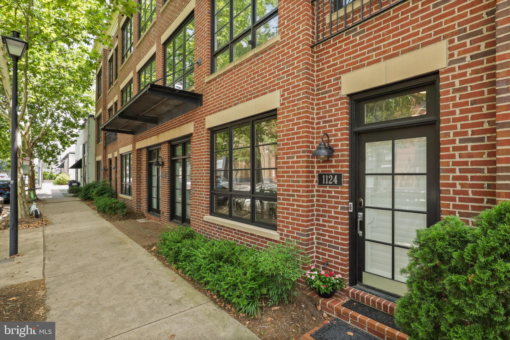 1124 MADISON STREET
