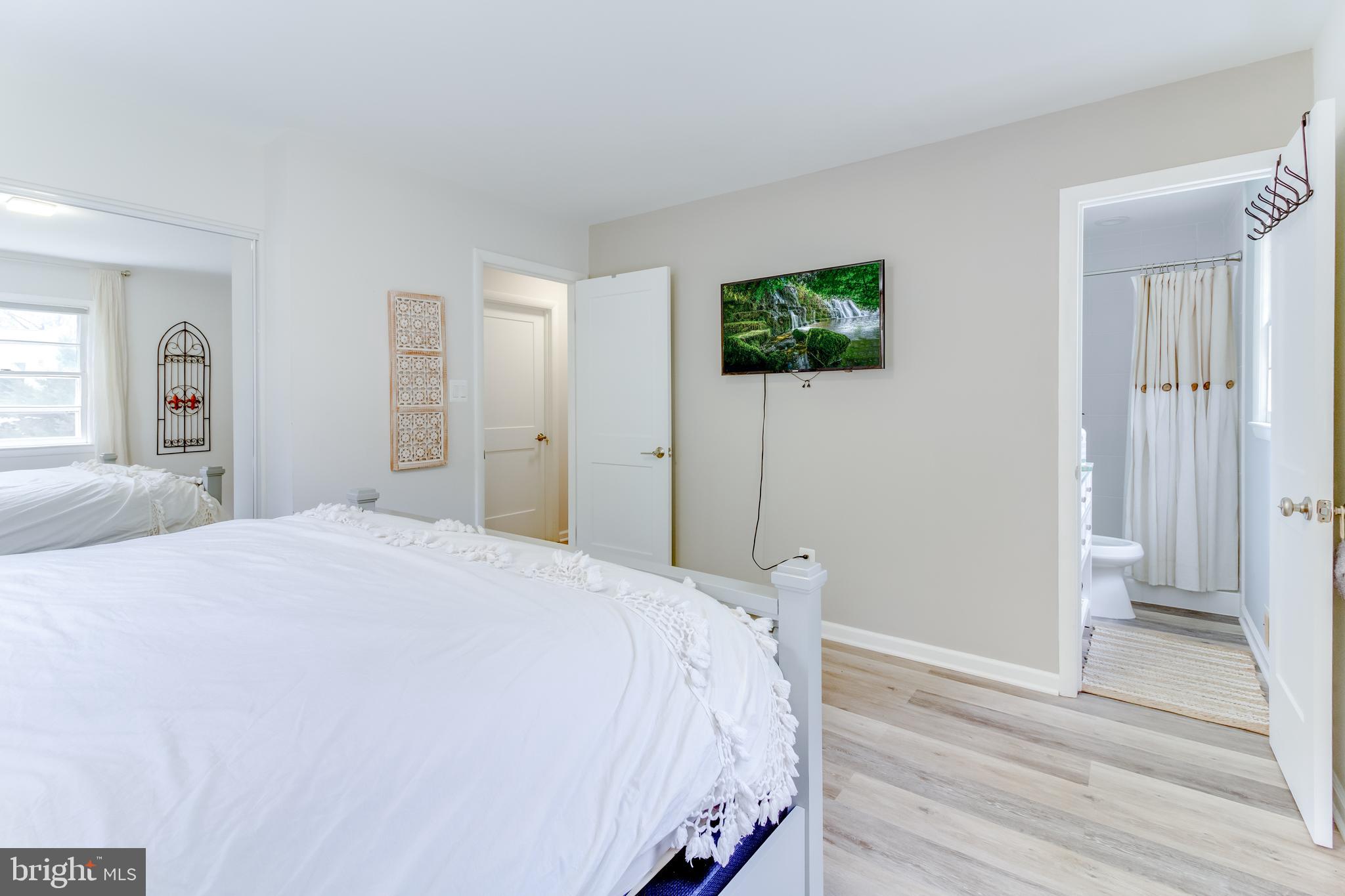 DUNN LORING WOODS - Residential