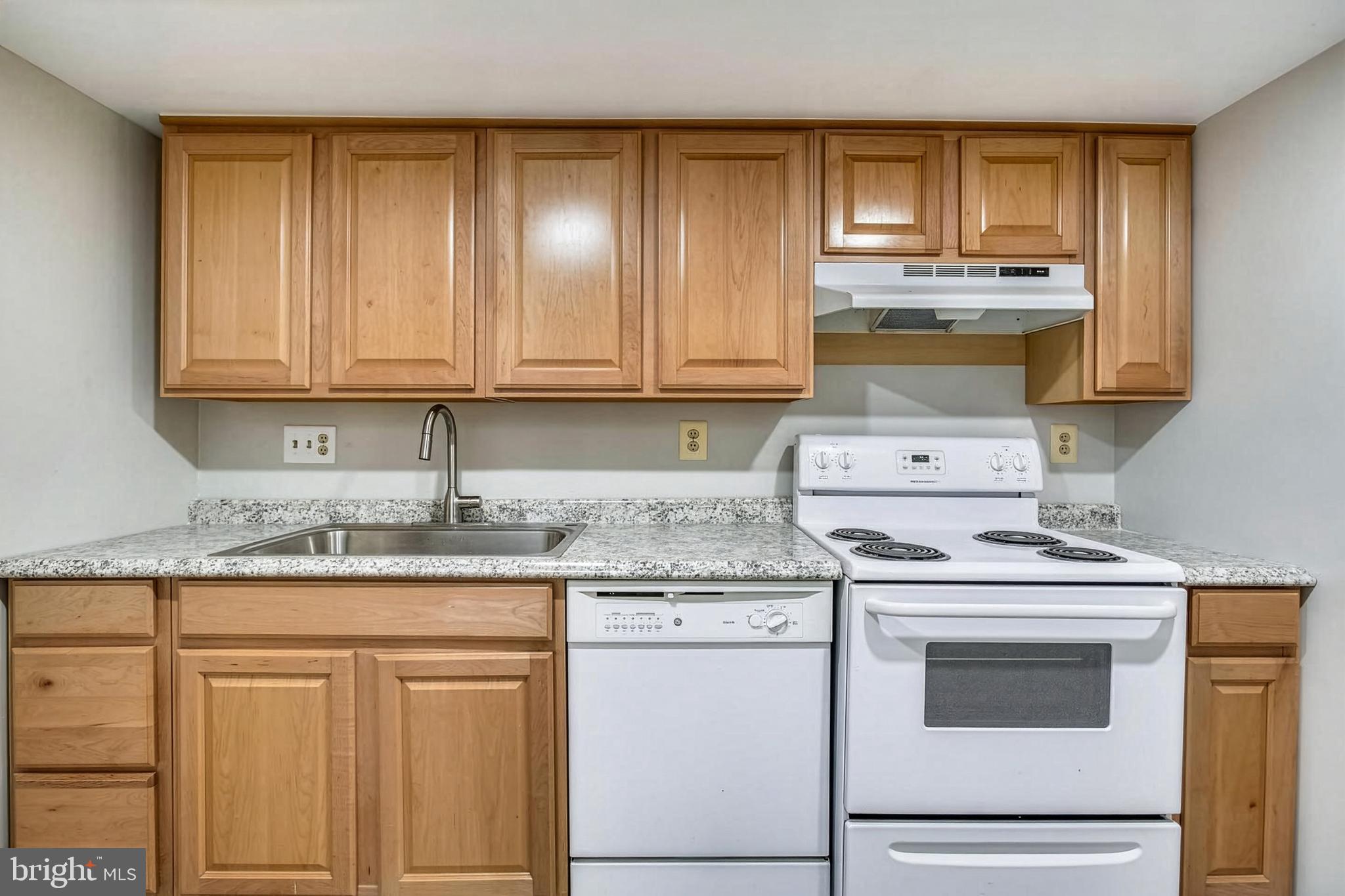 TERRACE TOWNE HOMES OF WOODLAWN - Residential Lease