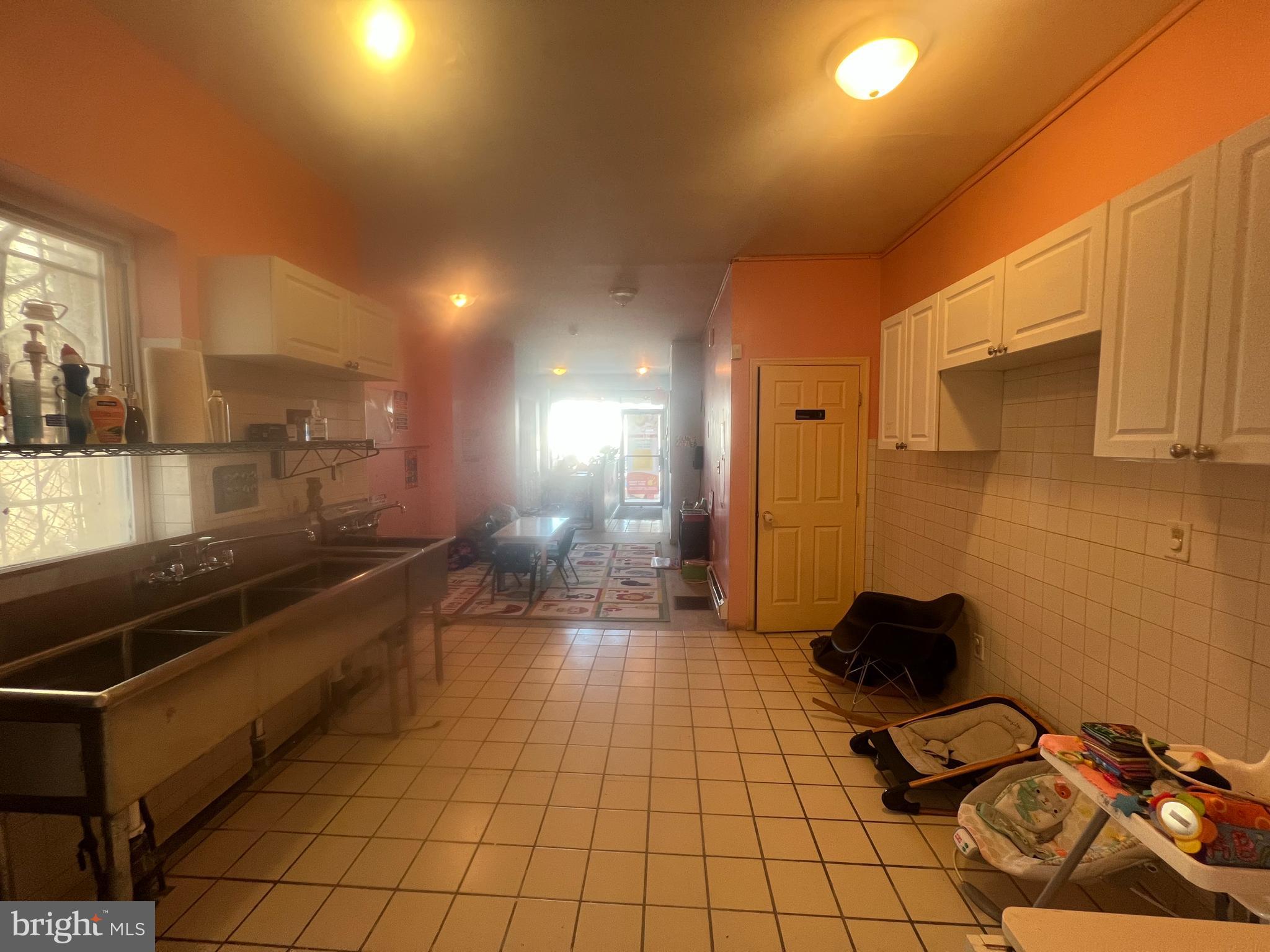 4952 LANCASTER AVENUE