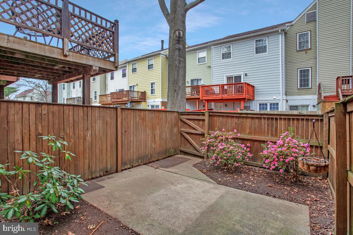 CROFTON MEWS CONDO - Residential