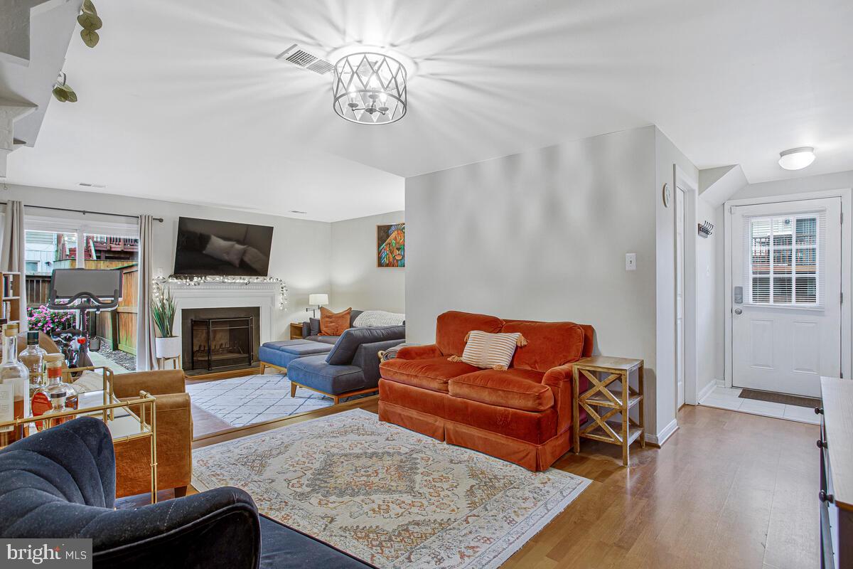 CROFTON MEWS CONDO - Residential