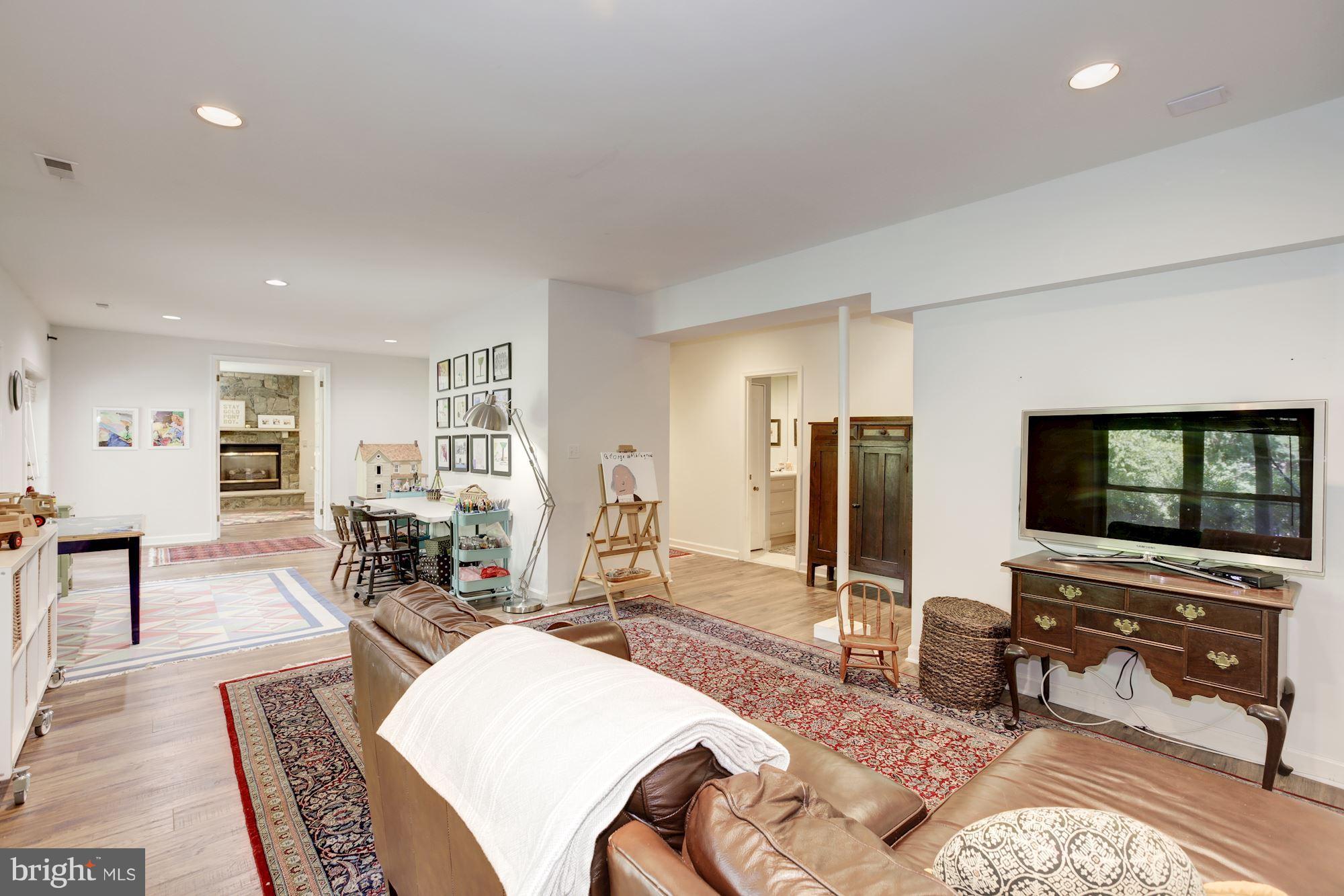 BELLEVUE FOREST - Residential