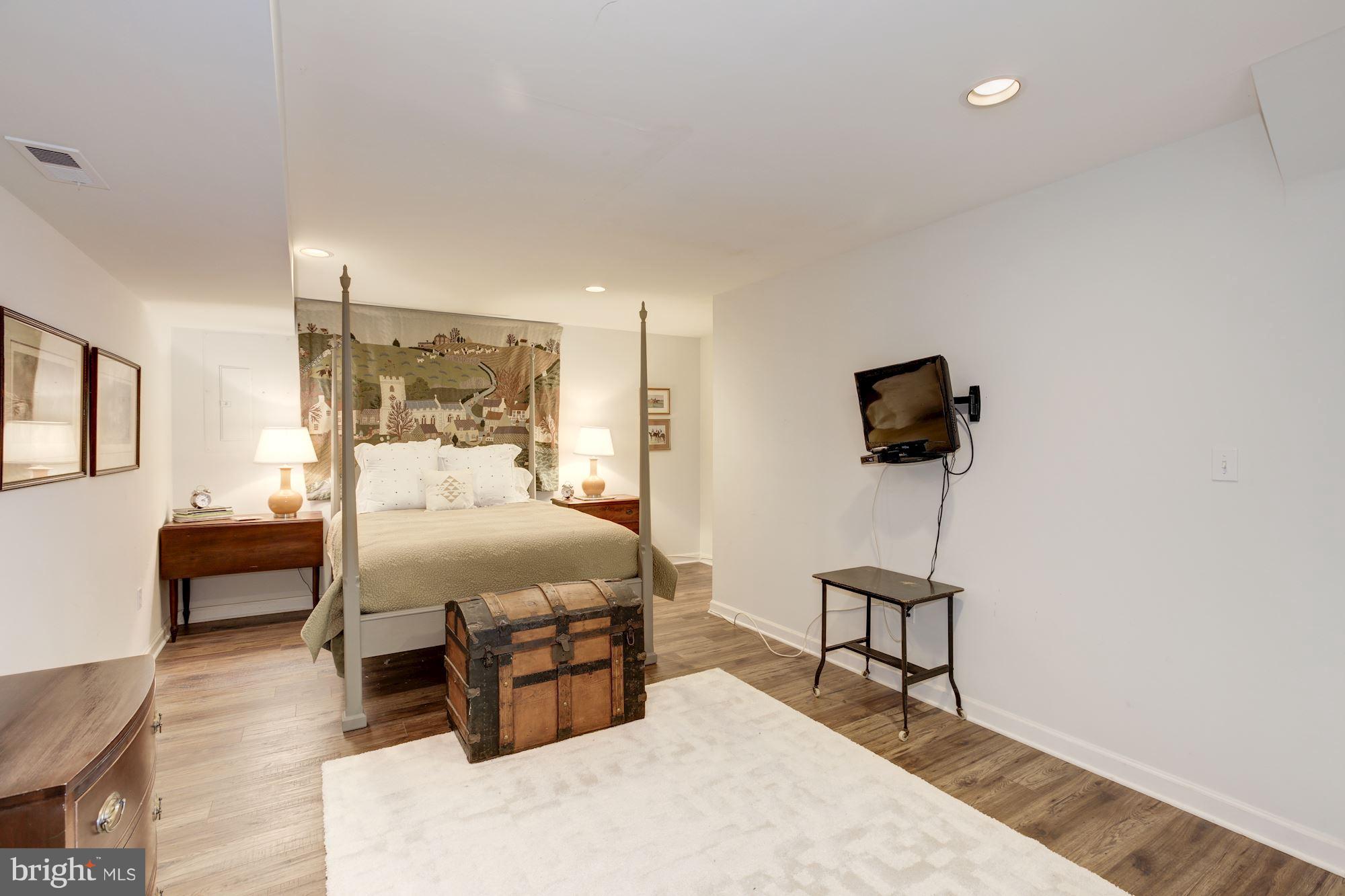 BELLEVUE FOREST - Residential