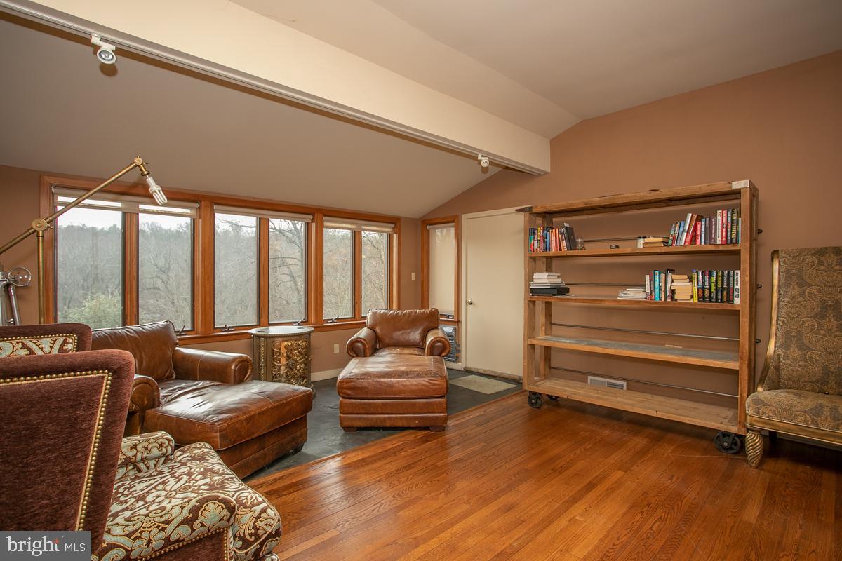 LAFAYETTE HILL - Residential