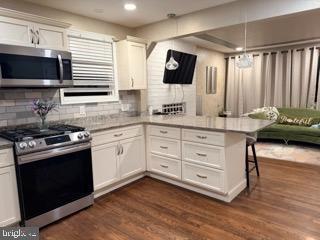 ADELPHI KNOLLS - Residential Lease