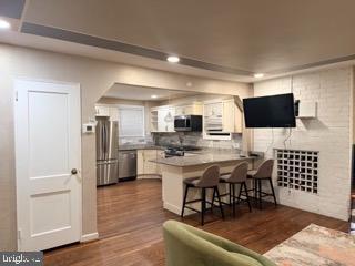 ADELPHI KNOLLS - Residential Lease