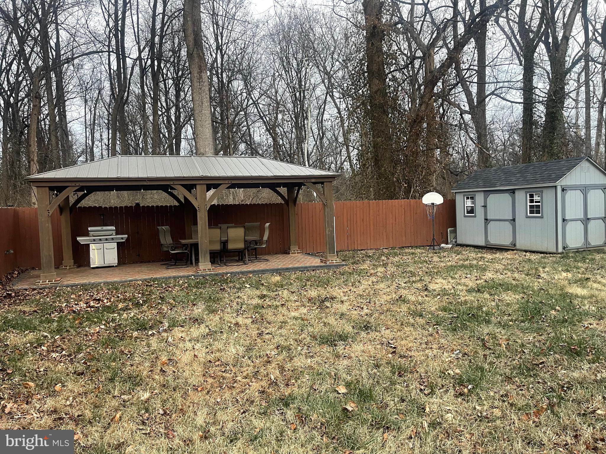 ADELPHI KNOLLS - Residential Lease