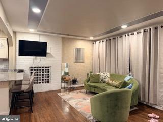 ADELPHI KNOLLS - Residential Lease