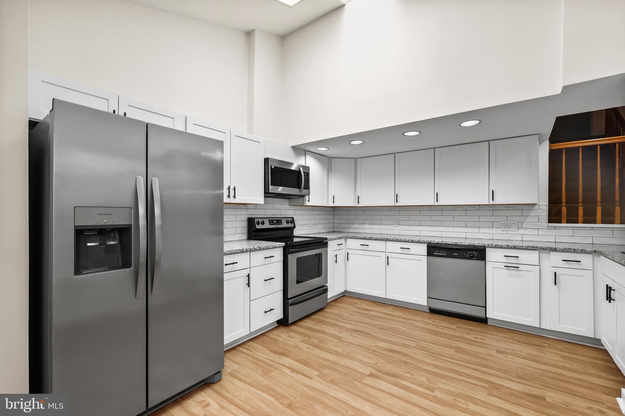 SUMMERLAKE - Residential