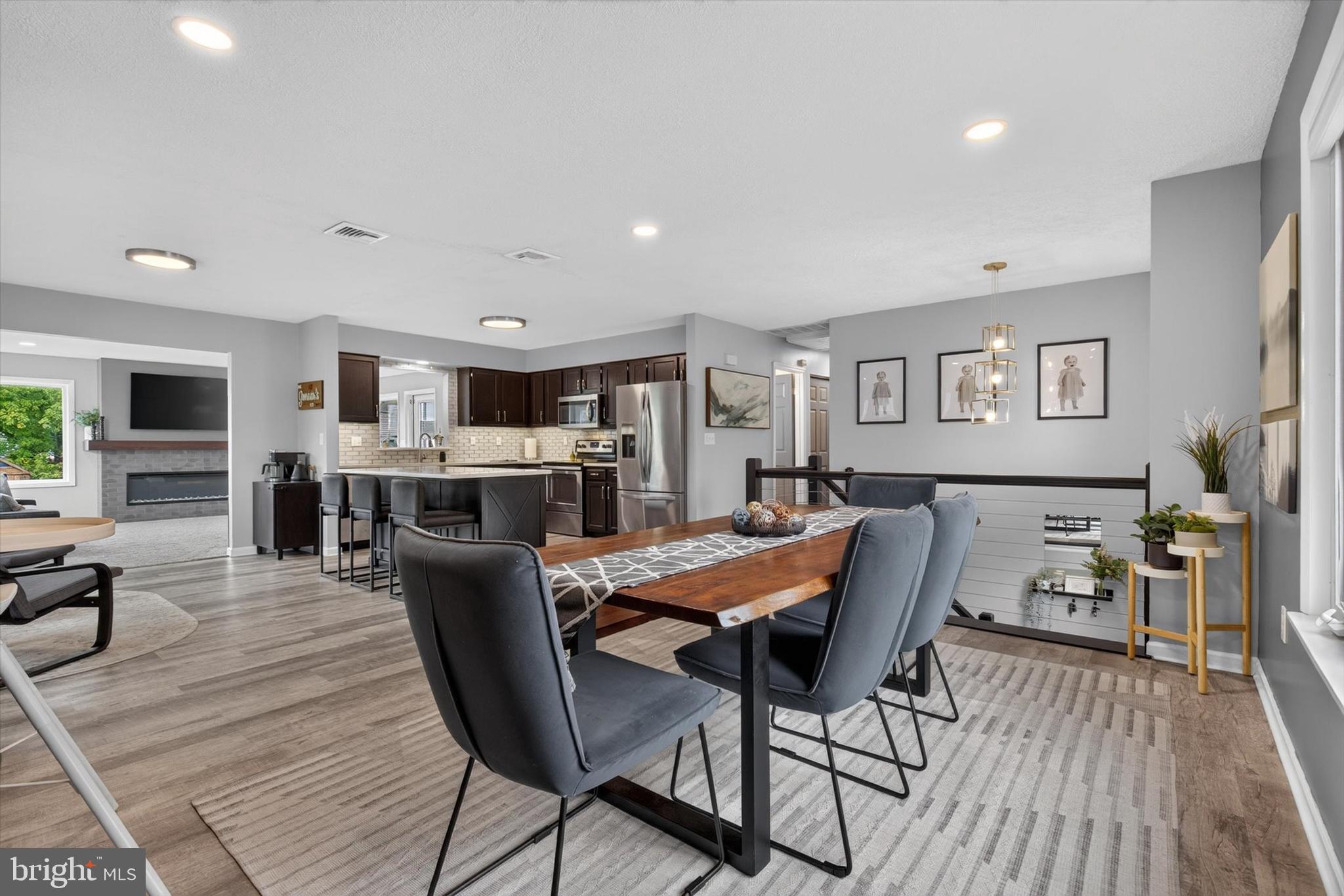 4309 VERMONT COURT