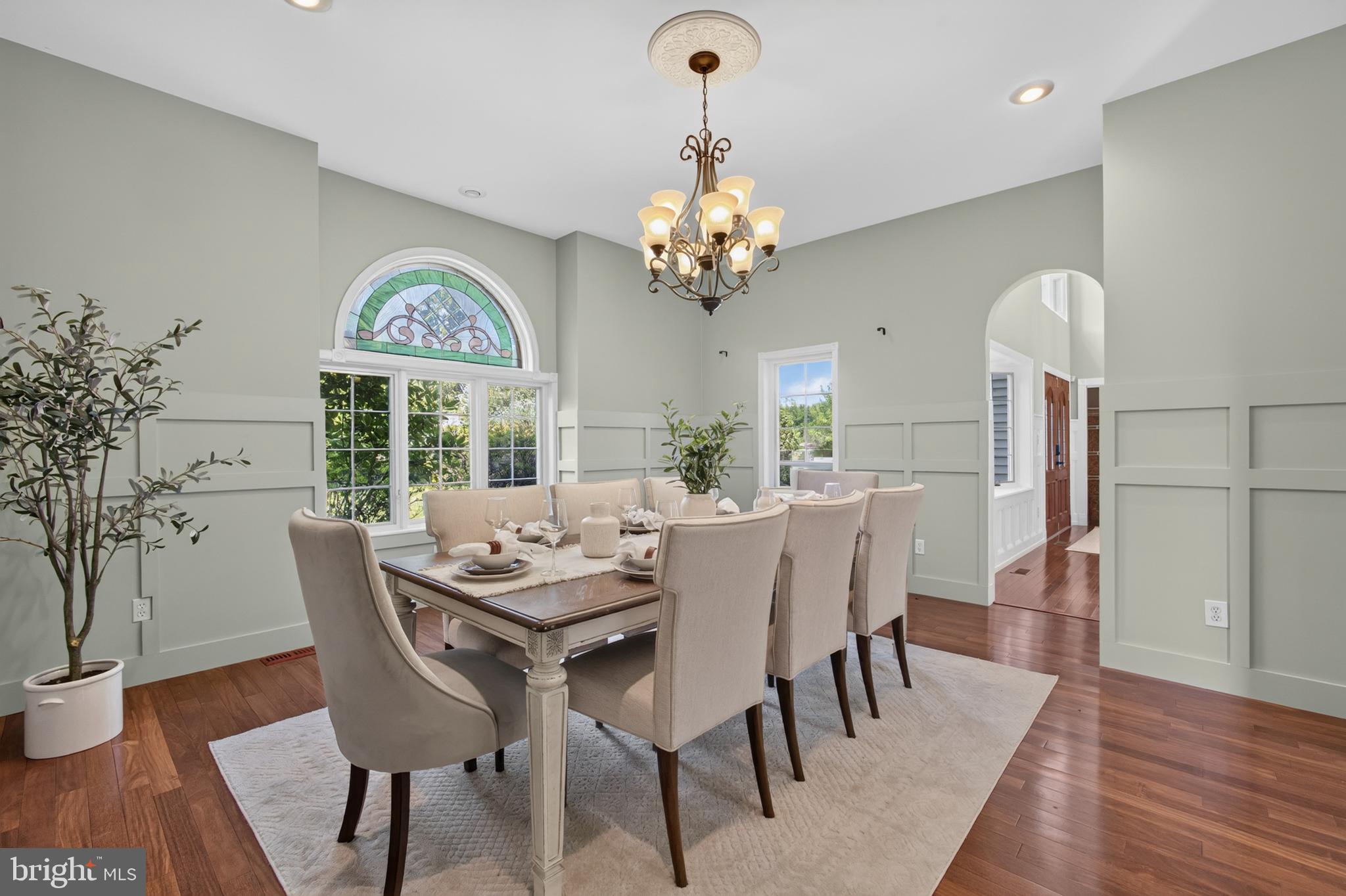 1364 COLLEGE HILL DRIVE